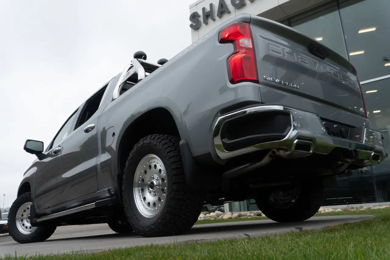 Chevrolet Silverado 1500 снимка Chevrolet Silverado 1500