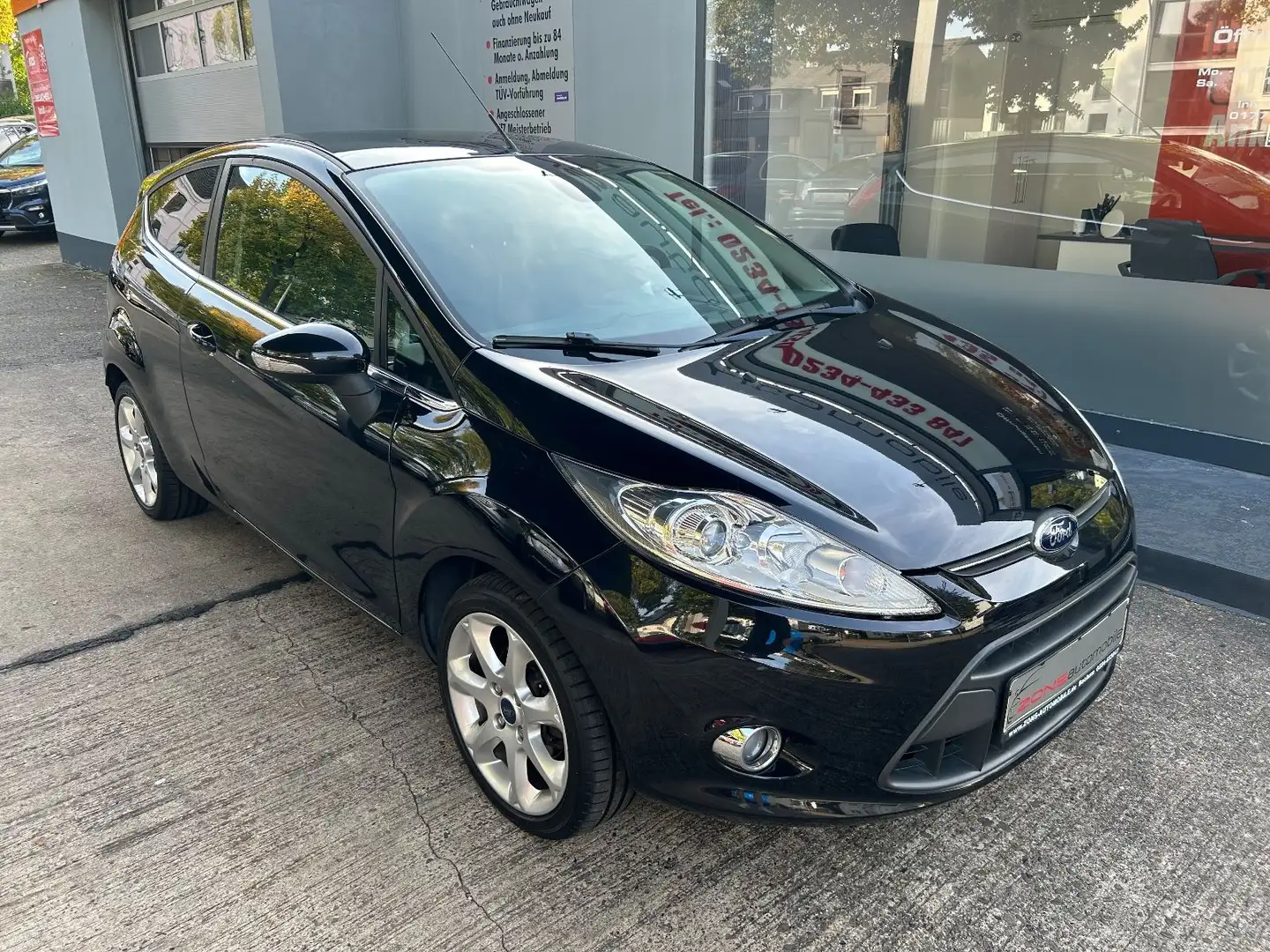 Ford Fiesta Titanium+NaviZB+Klima+1.Hand+SHZ+LM+WR+BT Noir - 2