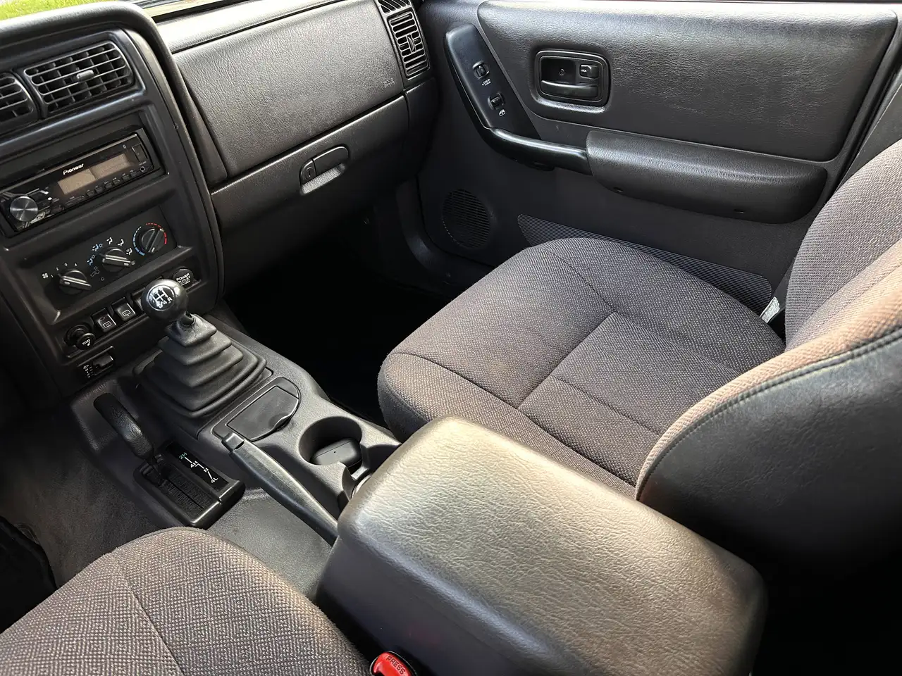 Jeep Cherokee Classic 2,5 Limited TD, foto 11
