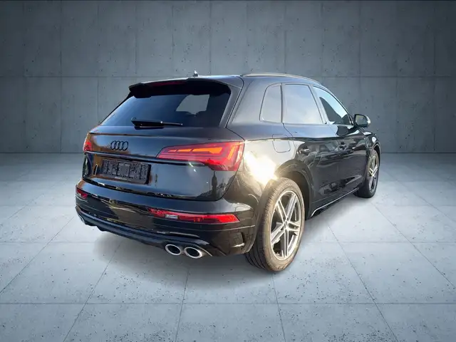 Audi SQ5 view 6