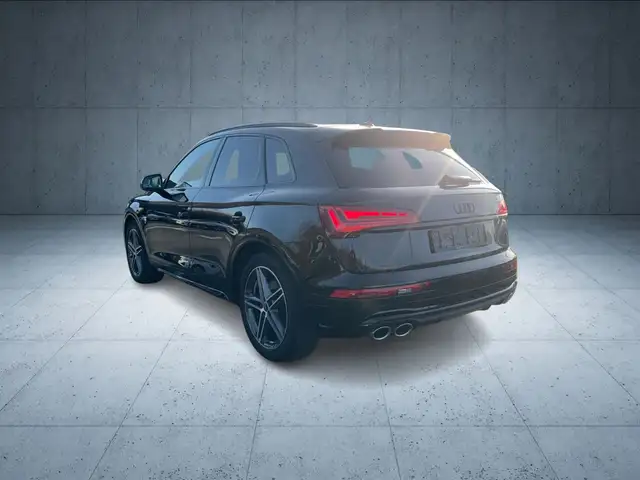 Audi SQ5 view 4