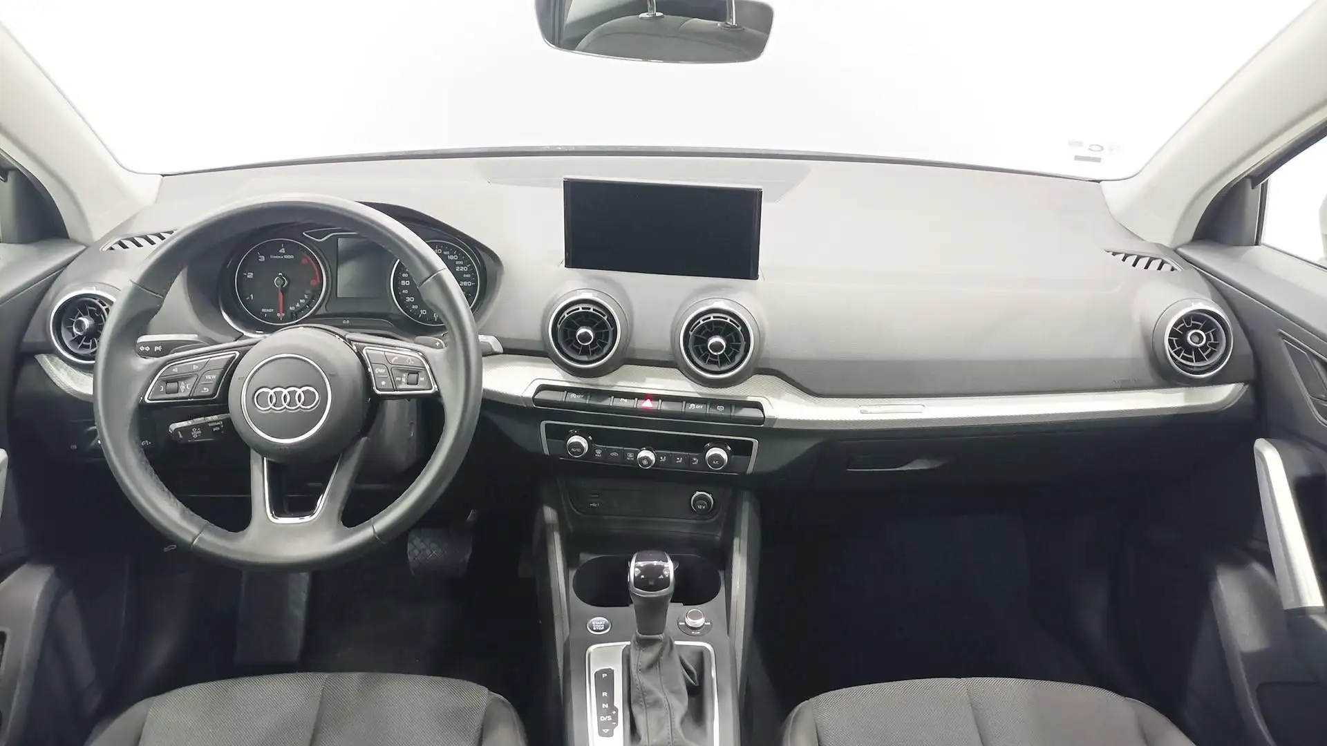 Audi Q2 30 TDI Advanced S tronic 85kW Plateado - 2