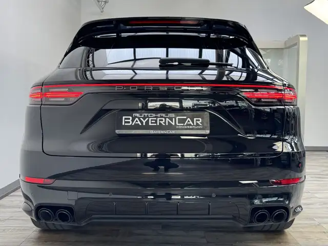 Porsche Cayenne view 5