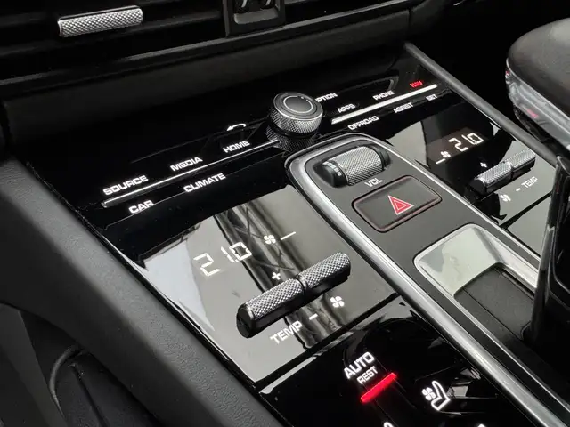 Porsche Cayenne view 11
