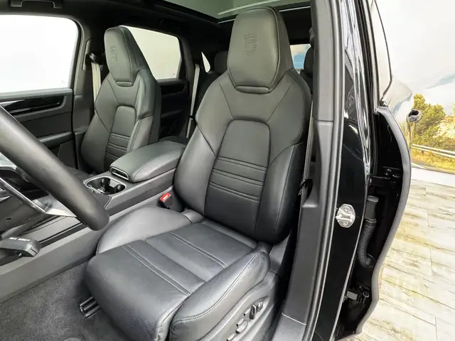Porsche Cayenne view 14