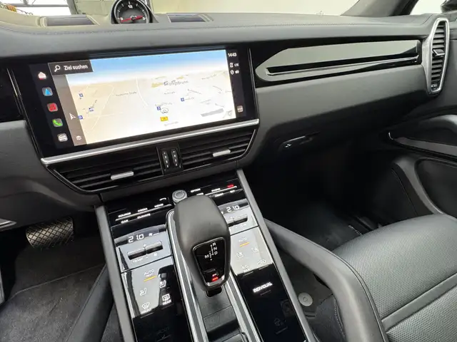 Porsche Cayenne view 10