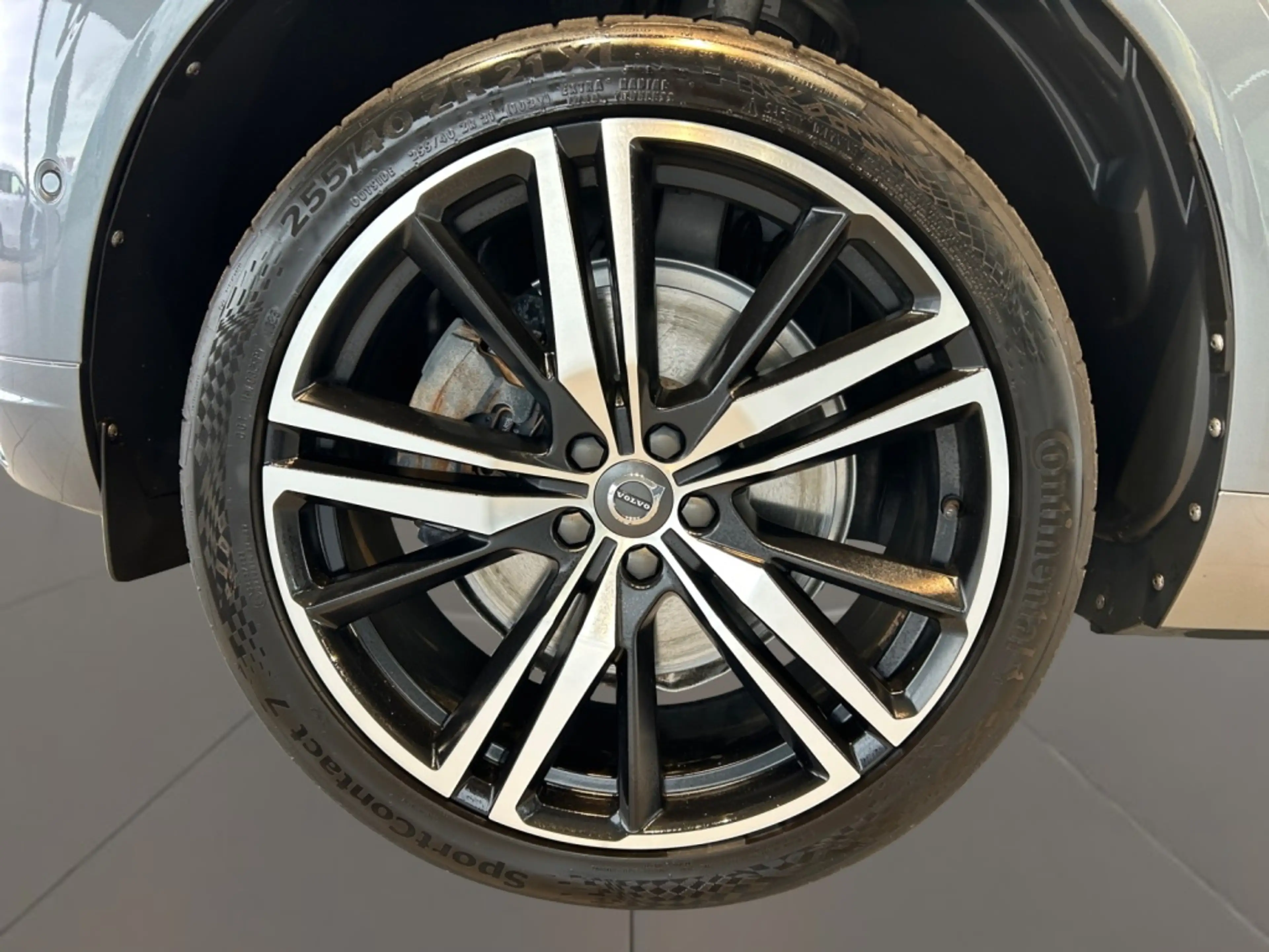 Volvo XC60 R Design Plug-In Hybrid AWD Fahrassist+HUD — photo 8