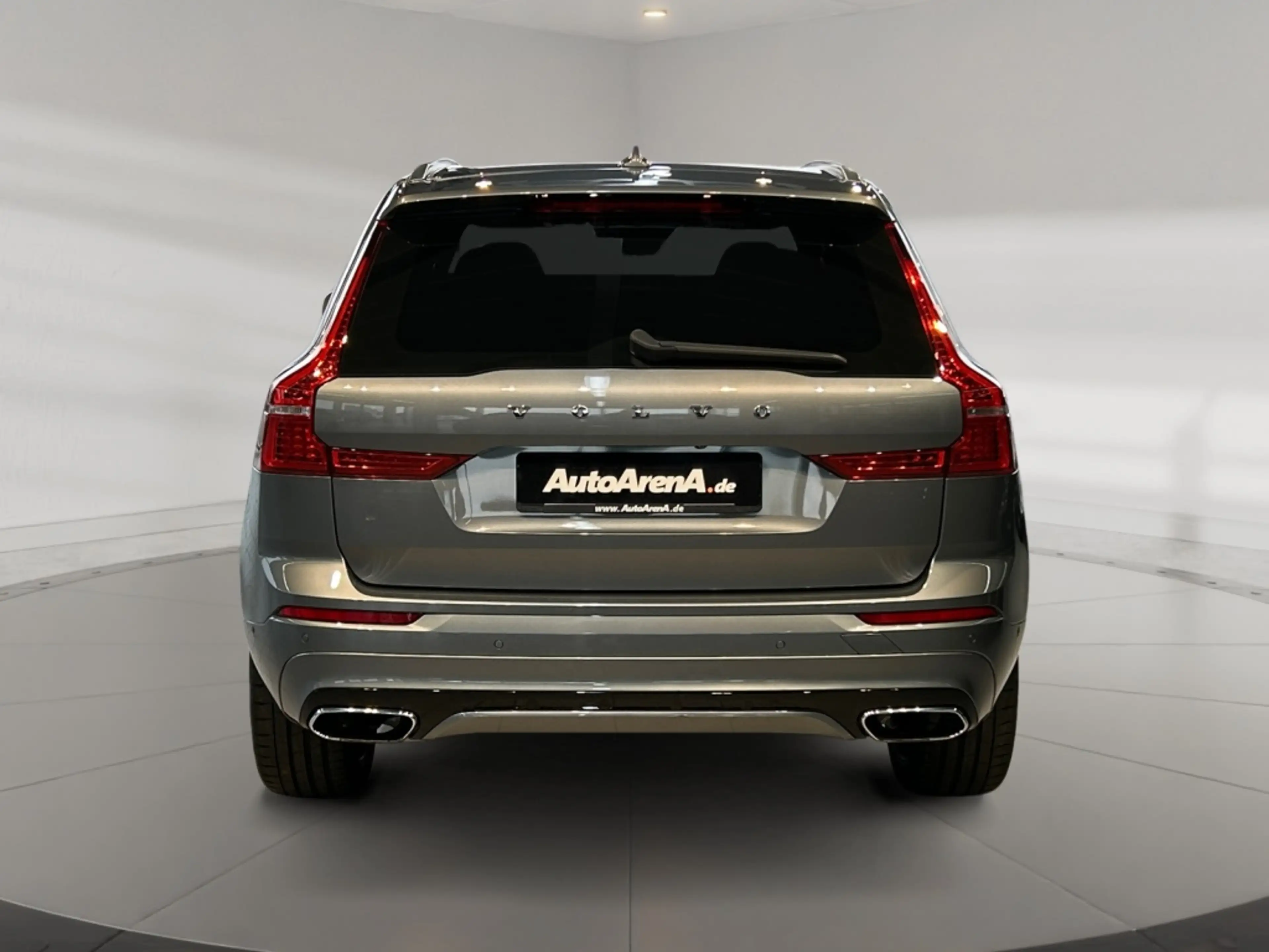 Volvo XC60 R Design Plug-In Hybrid AWD Fahrassist+HUD — photo 6