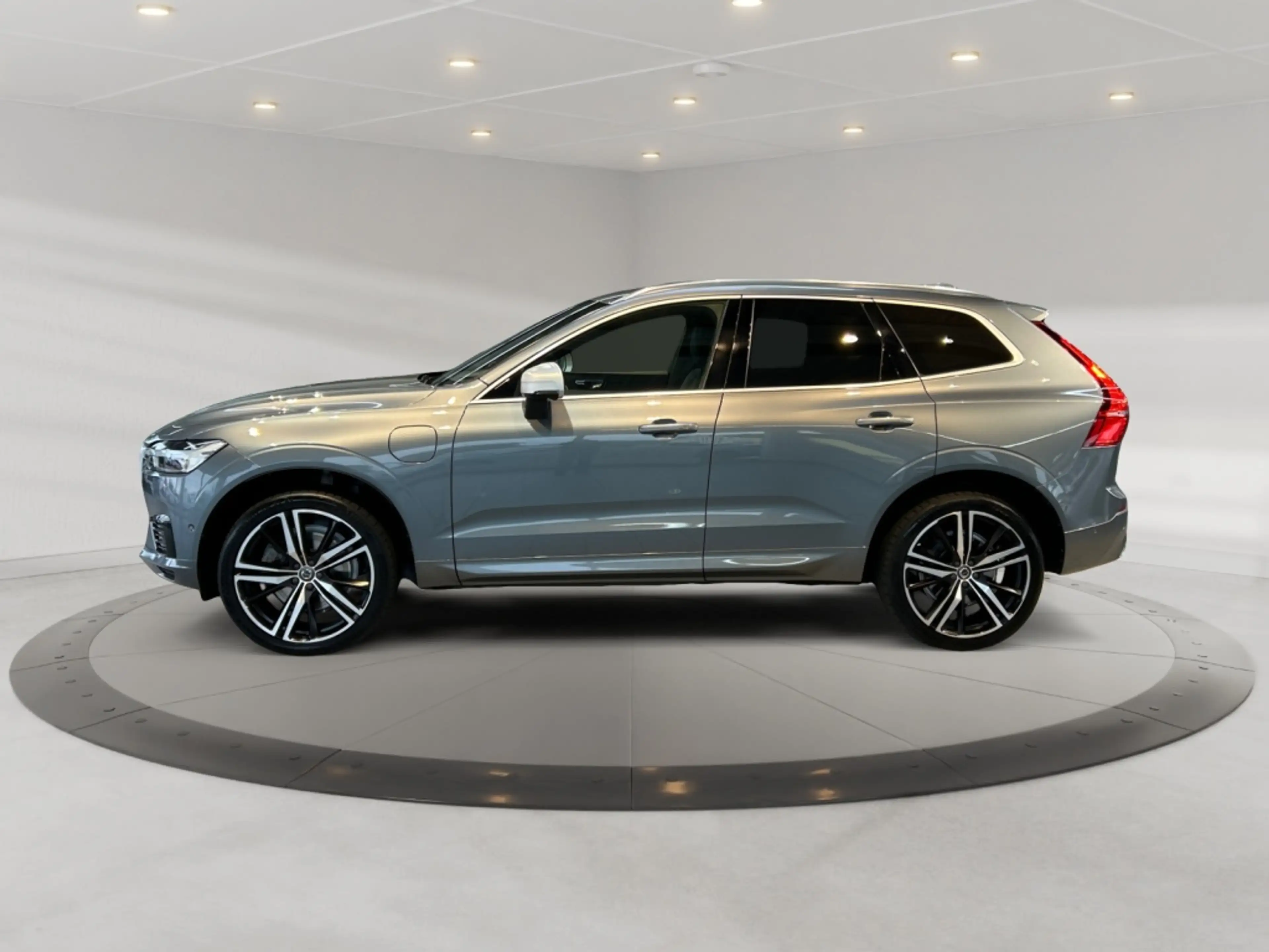 Volvo XC60 R Design Plug-In Hybrid AWD Fahrassist+HUD — photo 5