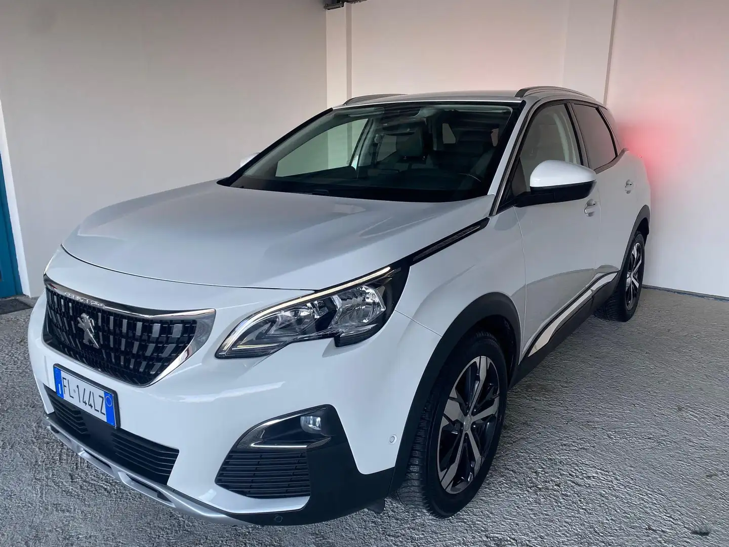 Peugeot 3008 3008 1.2 puretech t Allure s&s 130cv Blanc - 1