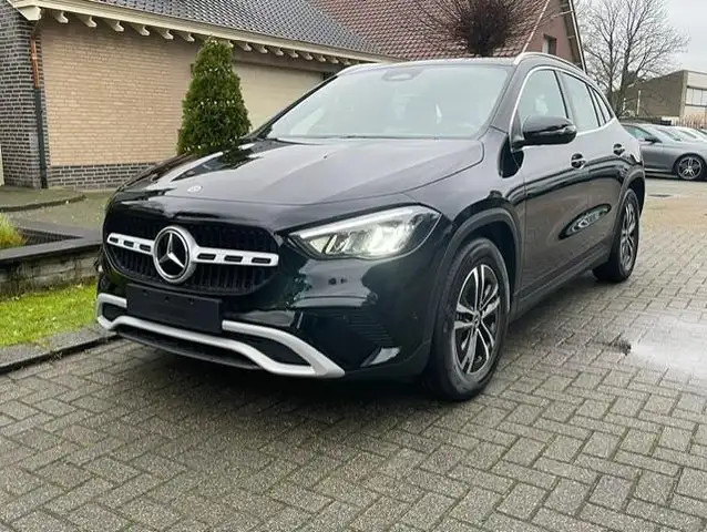 Mercedes-Benz GLA 180 CAMERA NAVI LED PDC