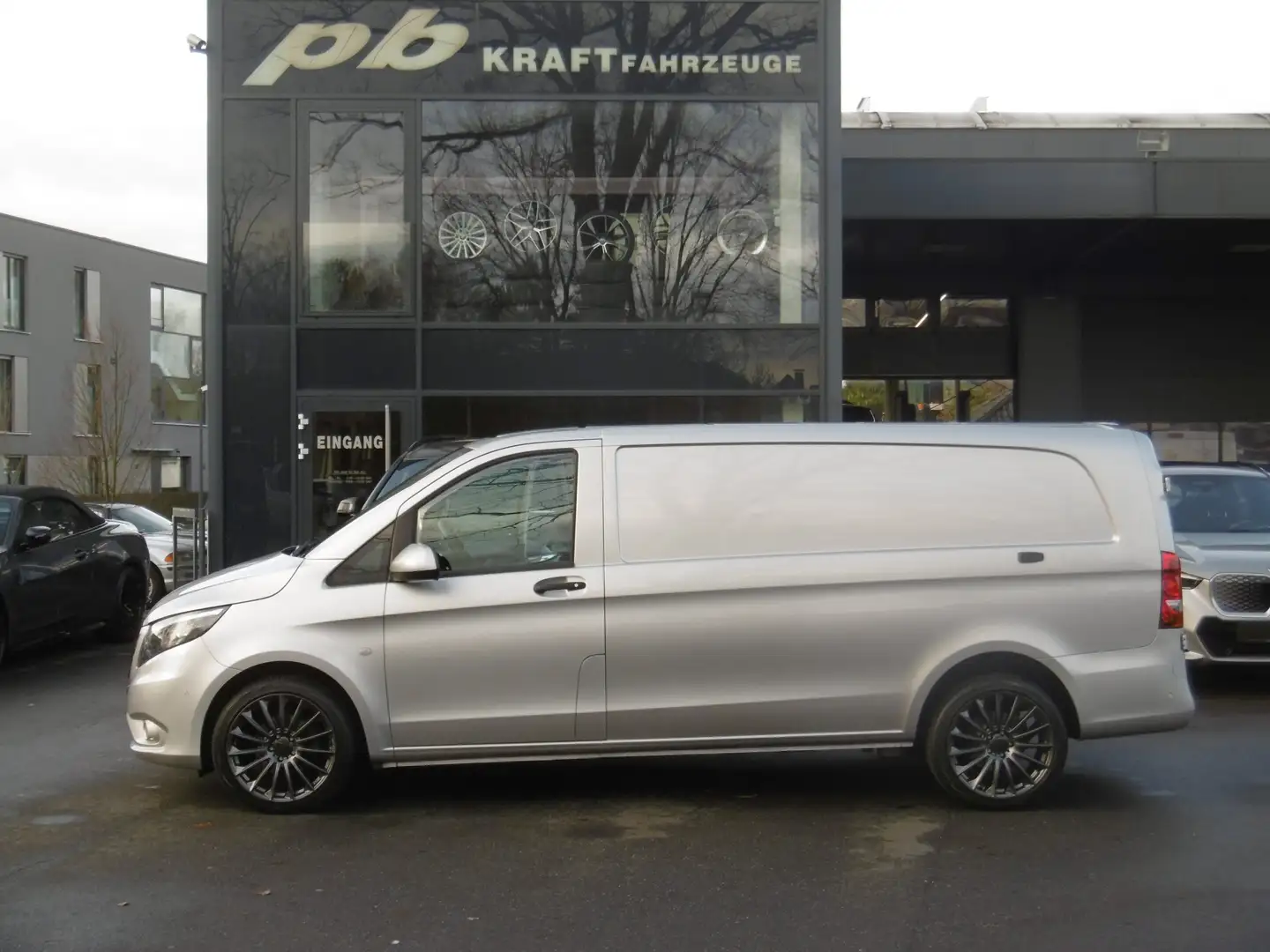 Mercedes-Benz Vito 116 CDI RWD extral 19" Kamera Sitzhzg Navi CarPlay Silber - 1