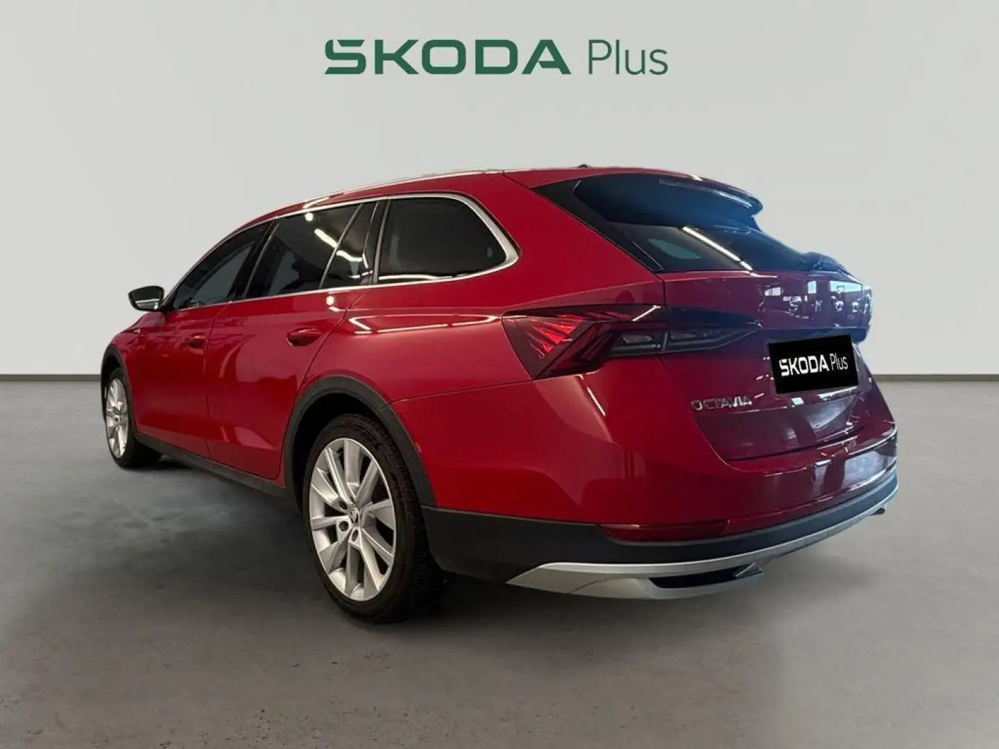 Skoda Octavia Combi 2.0TDI Selection DSG 110kW Rojo - 2