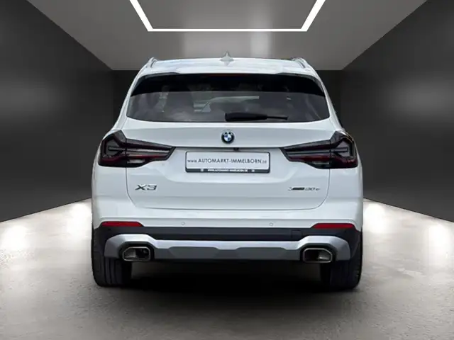 BMW X3 view 10