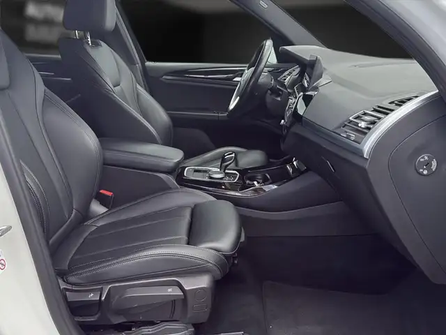 BMW X3 view 13