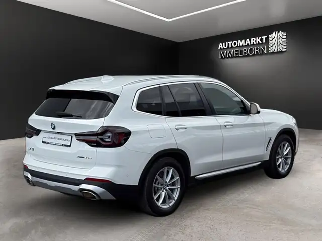 BMW X3 view 8