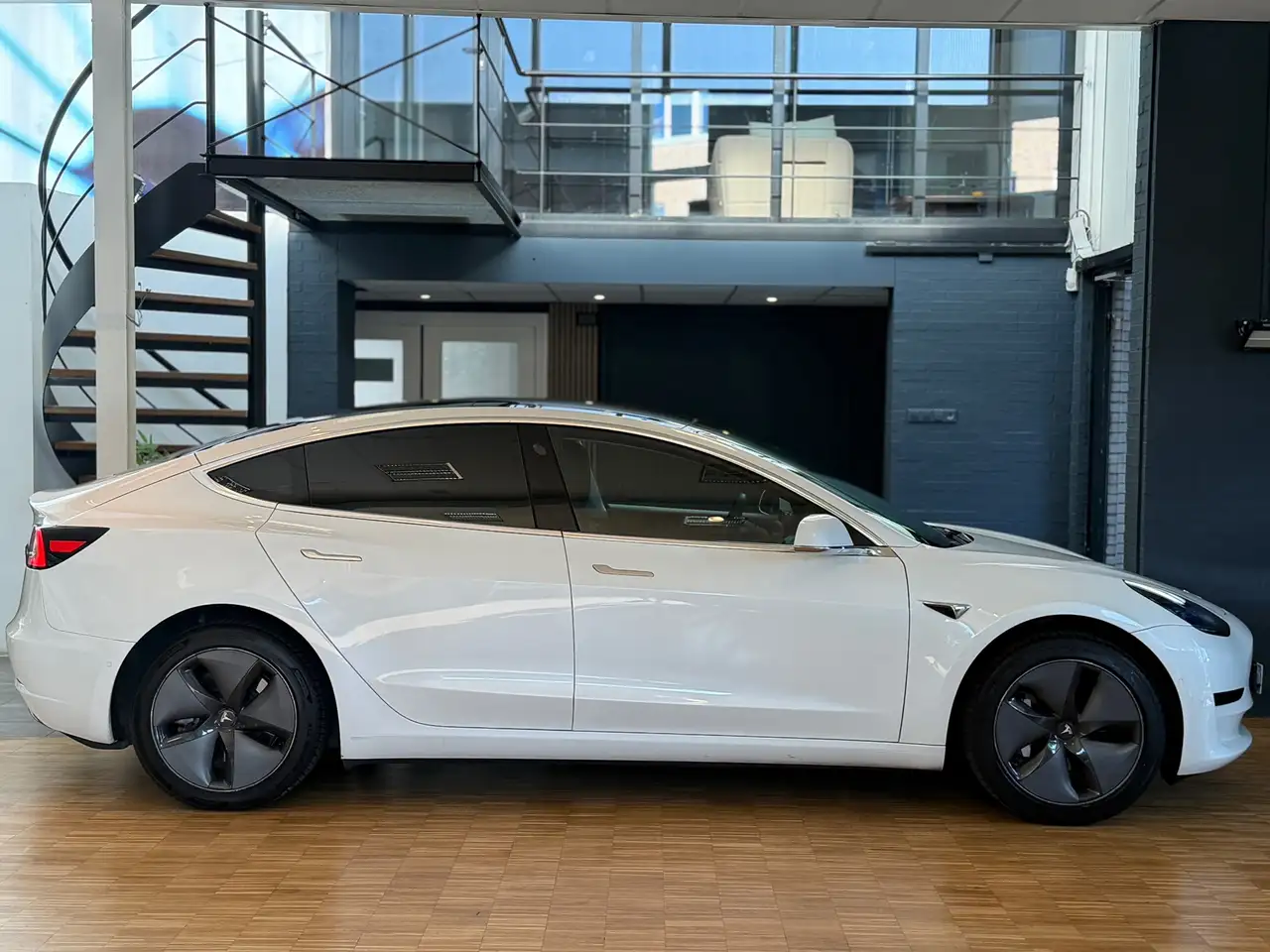 Tesla Model 3 Standard Plus 60 kWh 238ch - Autonomie 370km - Led - Jantes 18"