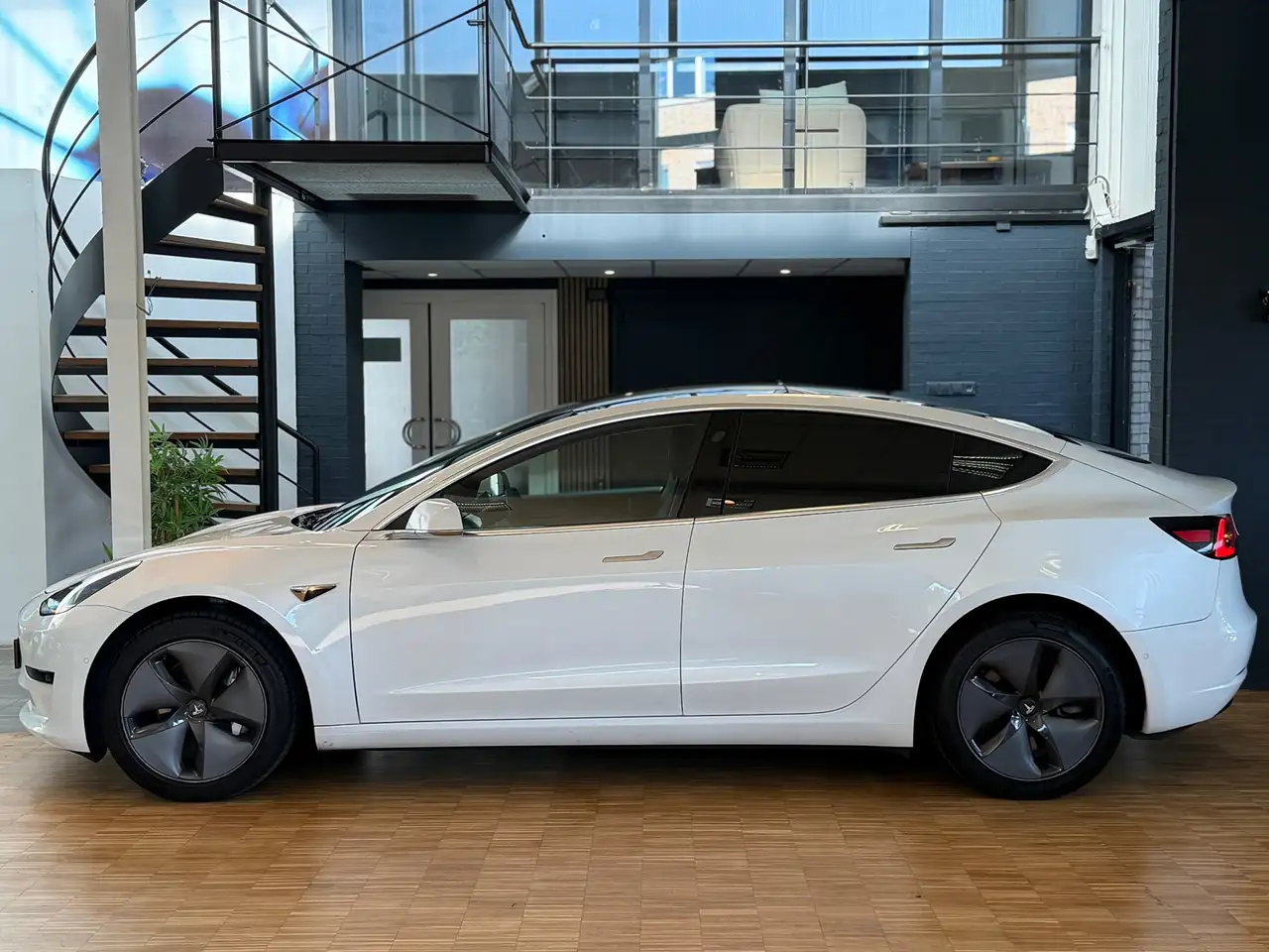 Tesla Model 3 Standard Plus 60 kWh 238ch - Autonomie 370km - Led - Jantes 18"