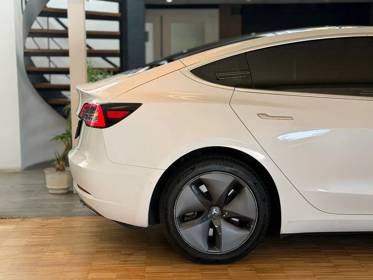 Tesla Model 3 Standard Plus 60 kWh 238ch - Autonomie 370km - Led - Jantes 18"