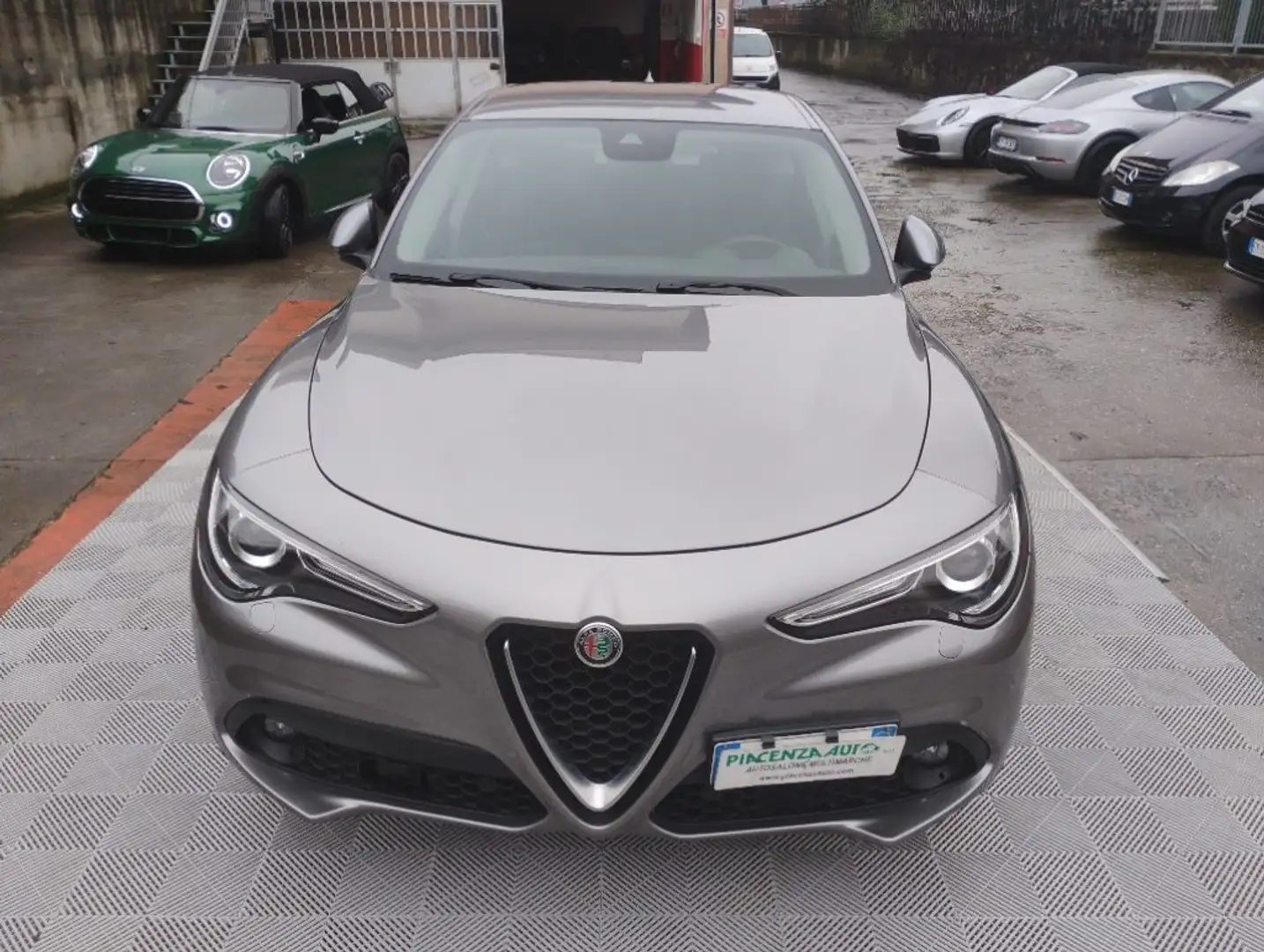 Alfa Romeo Stelvio 2.2 Turbodiesel 190 CV AT8 Q4.NAVI.TELECAMERA Gris - 2