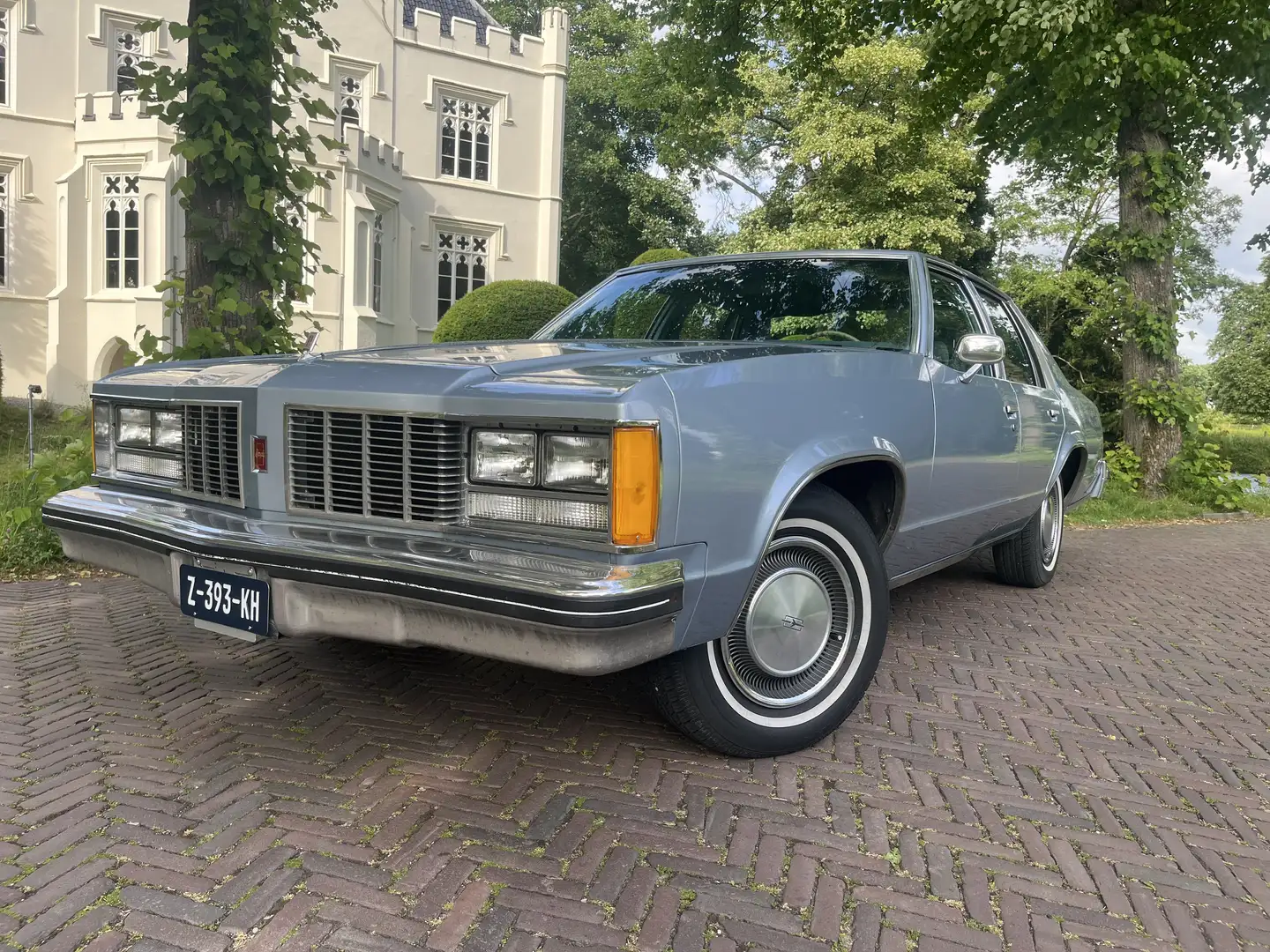 Oldsmobile Delta 88 royal Modrá - 2