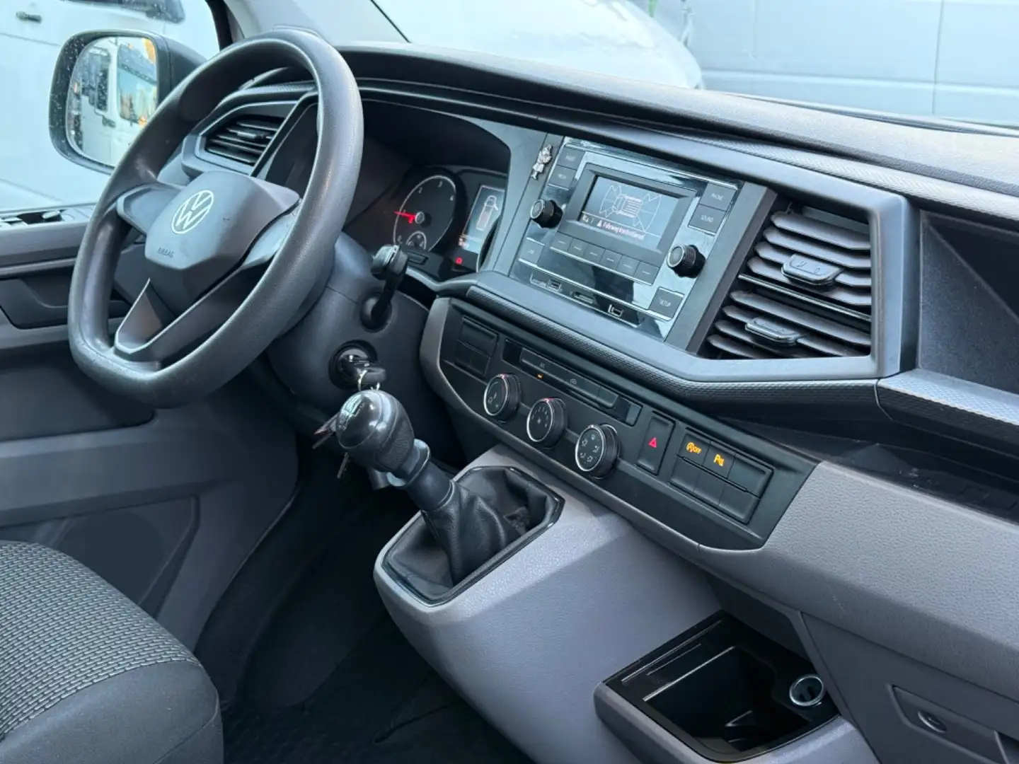 Volkswagen T6 Transporter T6.1 KLIMA AHK PDC REGALSYSTEM SORTIMO DACHLÜFT- Blanc - 2