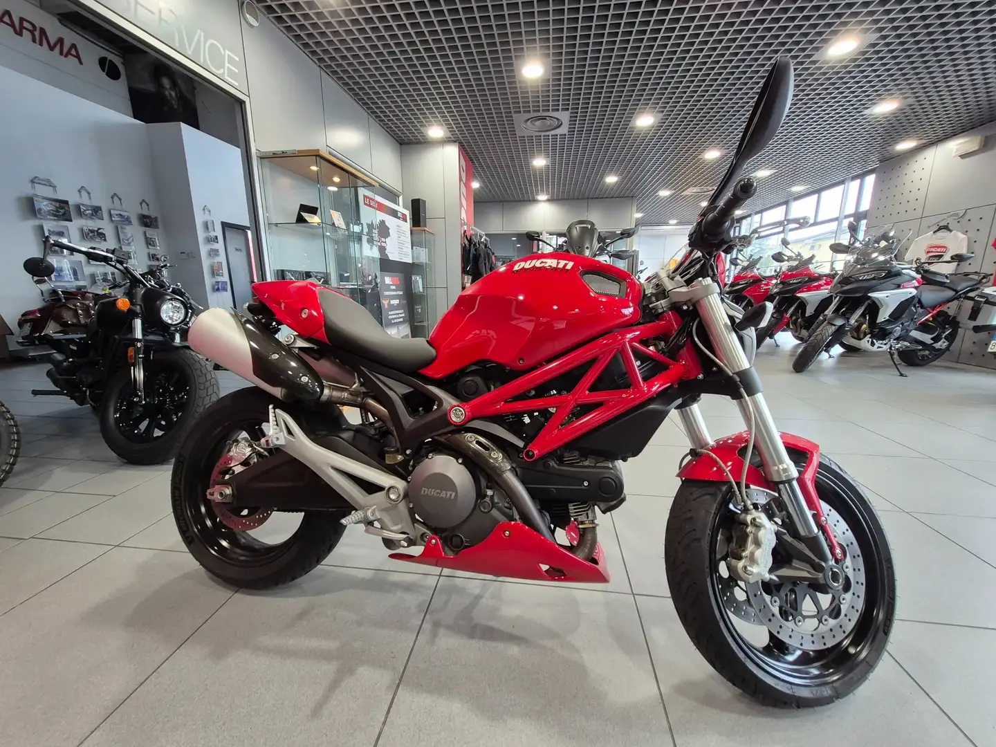 Ducati Monster 696 Plus Červená - 1