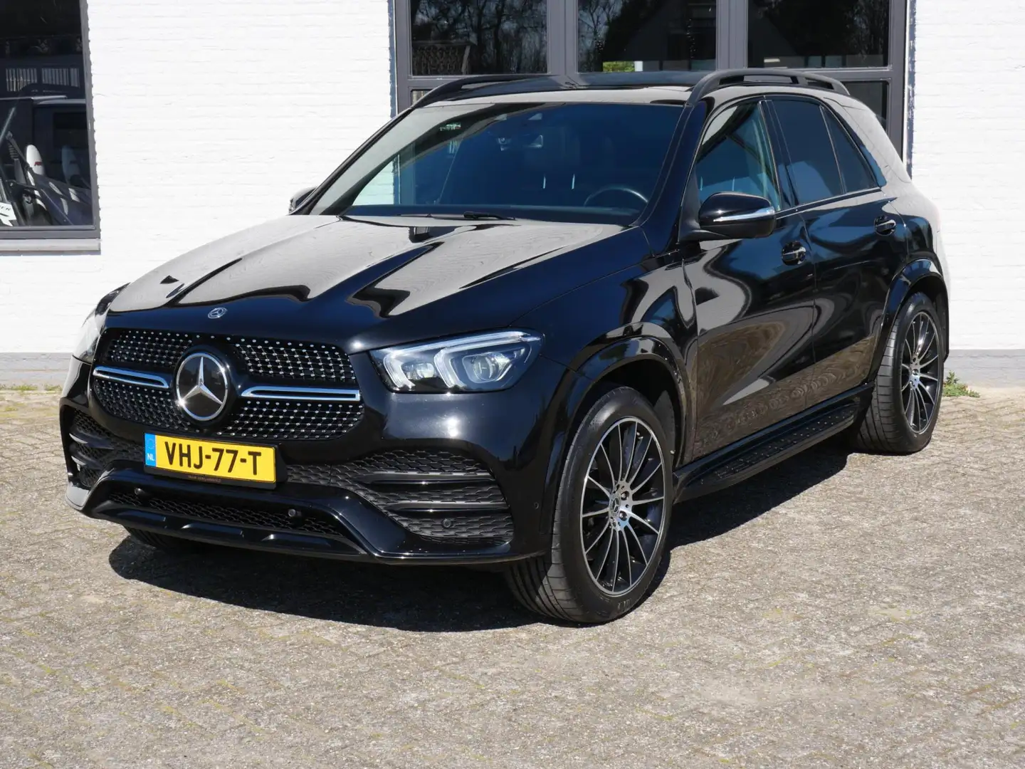 Mercedes-Benz GLE 400 D 4MATIC AMG Airmatic Panorama Burmester Adaptive Noir - 1