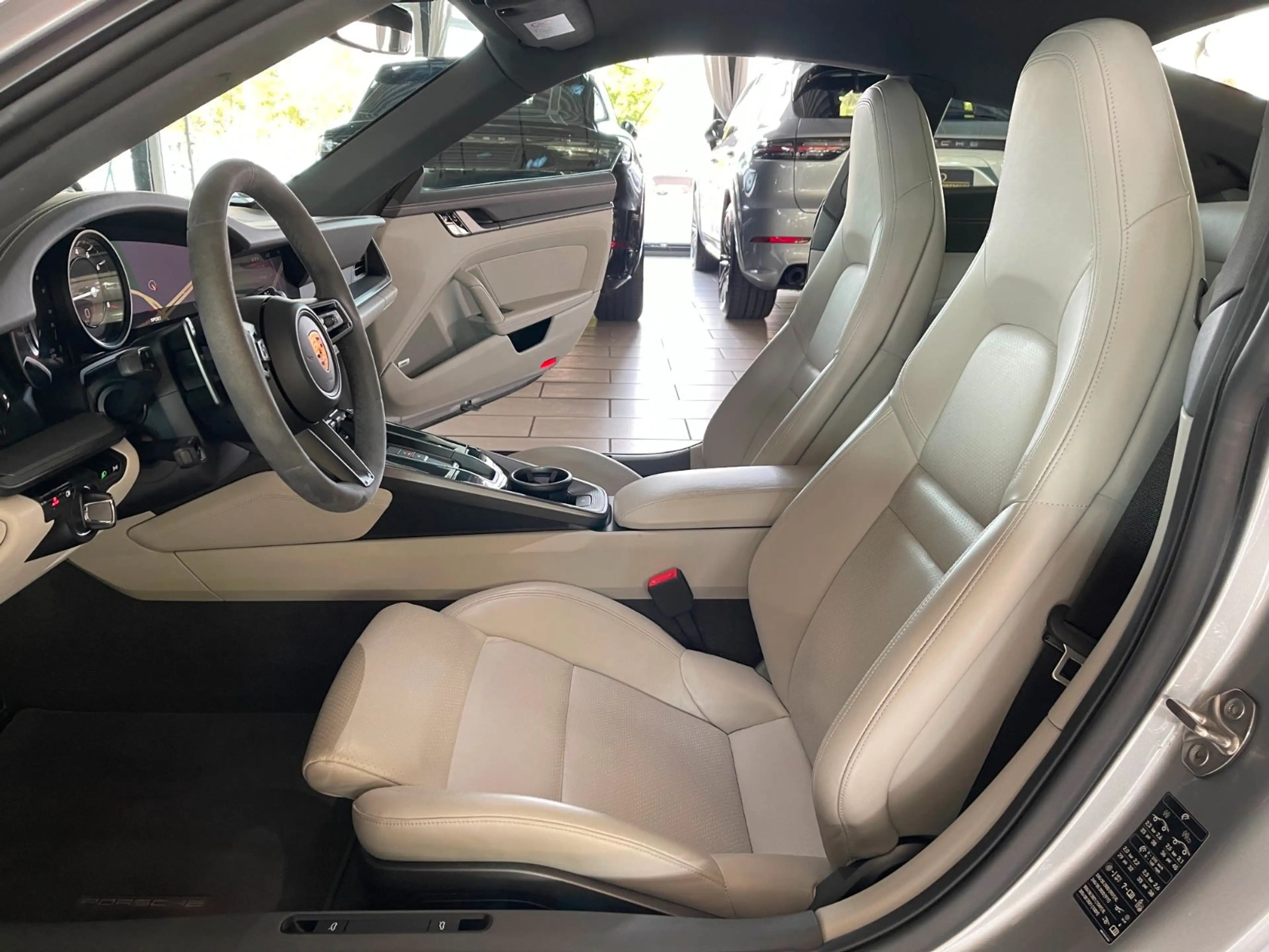 Porsche 911 992 Carrera Coupe SPORTABGAS BOSE 14WEGE CAM DAB — photo 14
