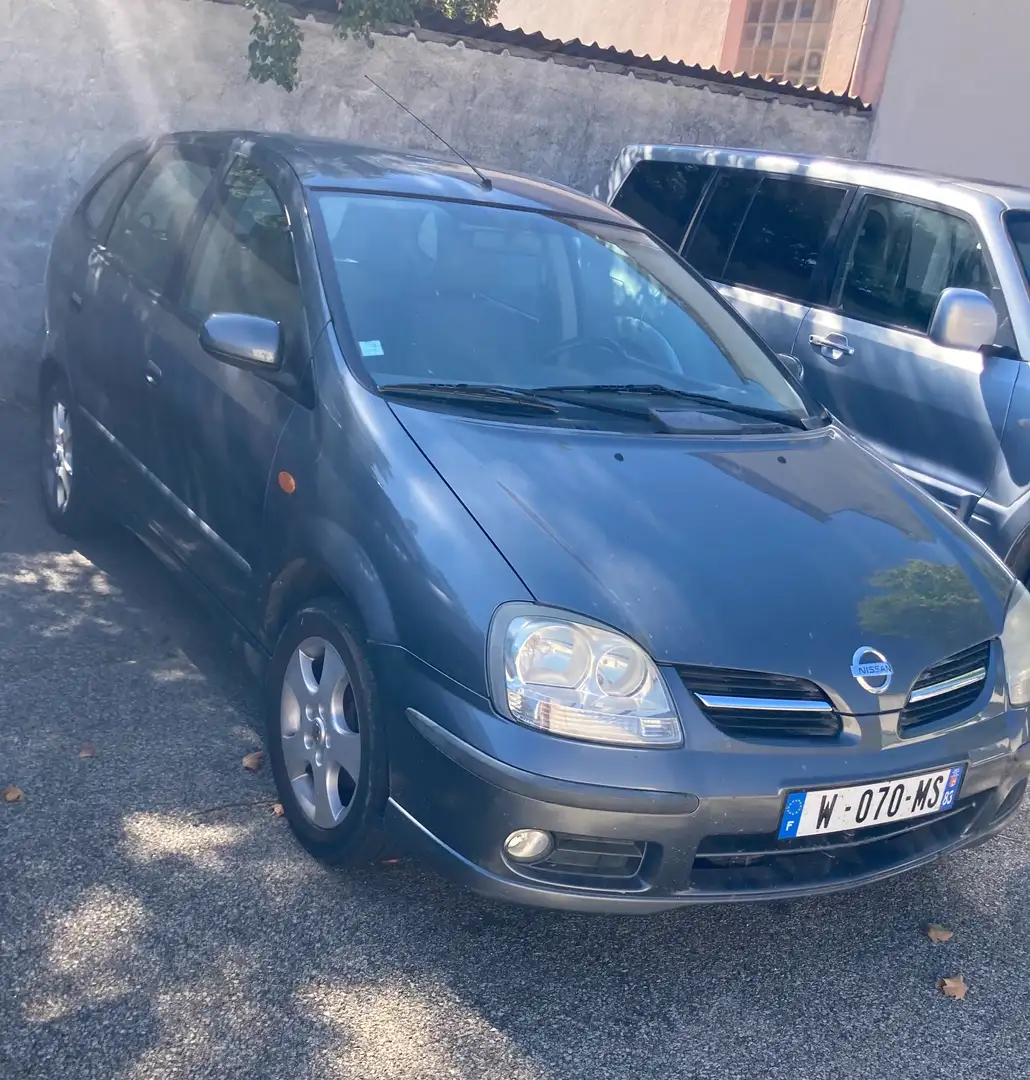 Nissan Almera Tino Tino 2.2 dCi - 136 Tekna Gris - 1