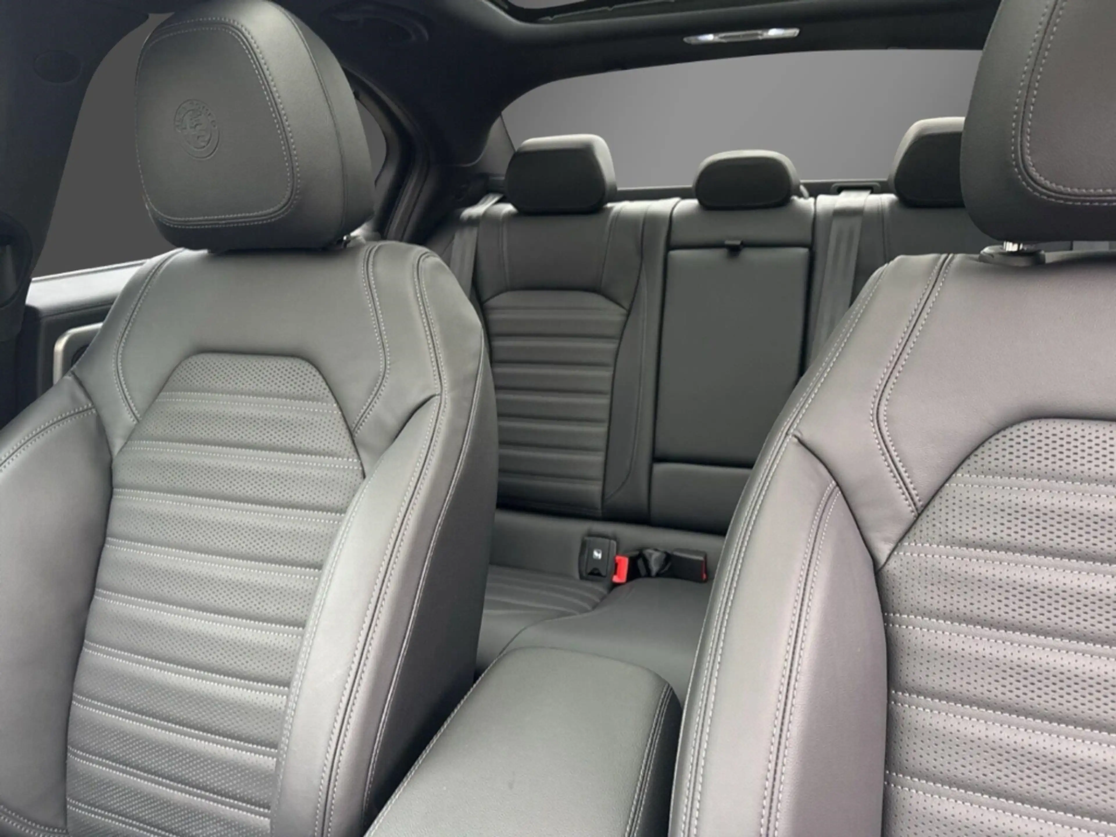 Alfa Romeo Giulia 2.2Diesel Q4 Veloce +HARMAN/KARDON+PANORAMADACH+ — photo 11