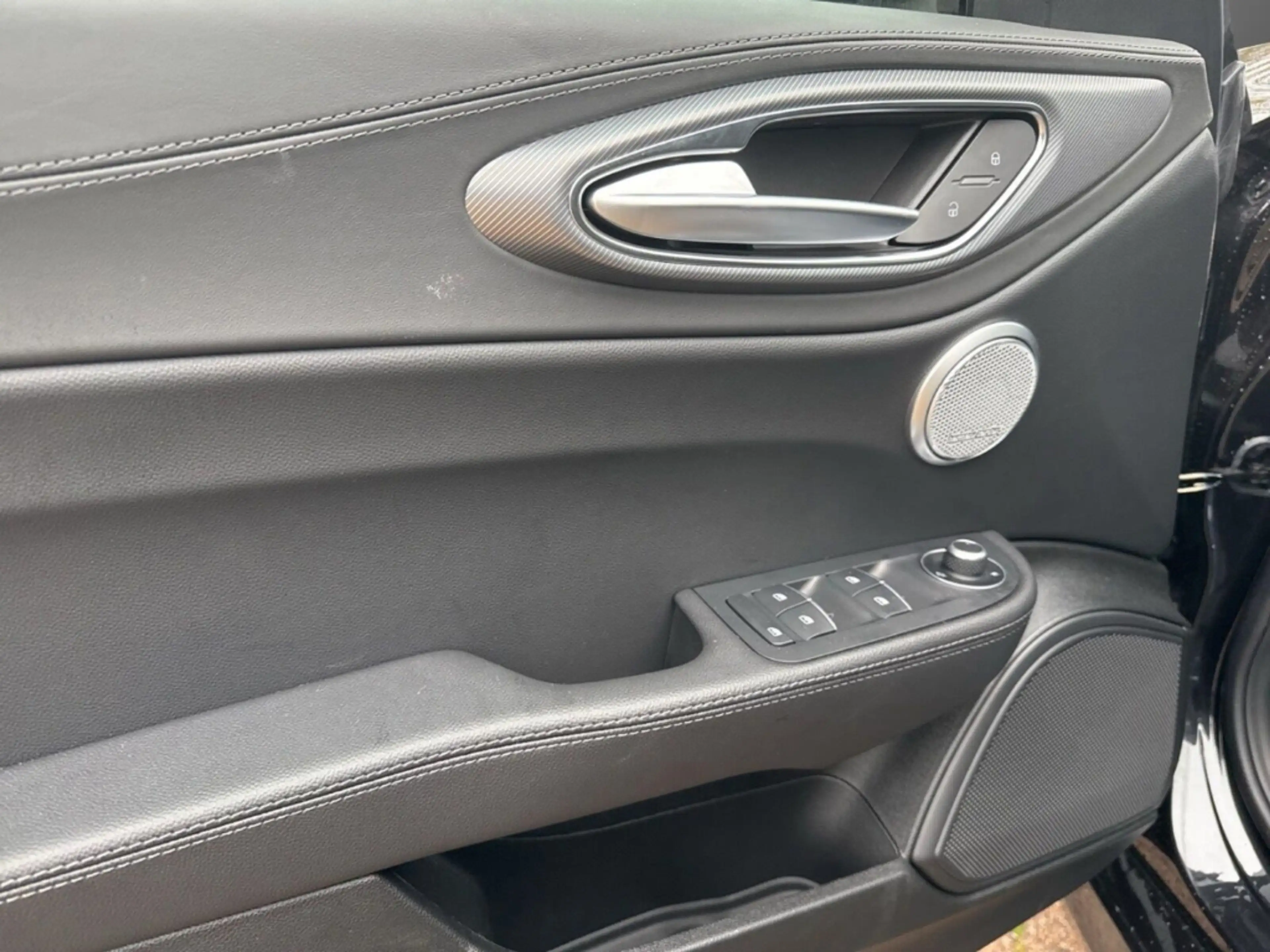 Alfa Romeo Giulia 2.2Diesel Q4 Veloce +HARMAN/KARDON+PANORAMADACH+ — photo 9