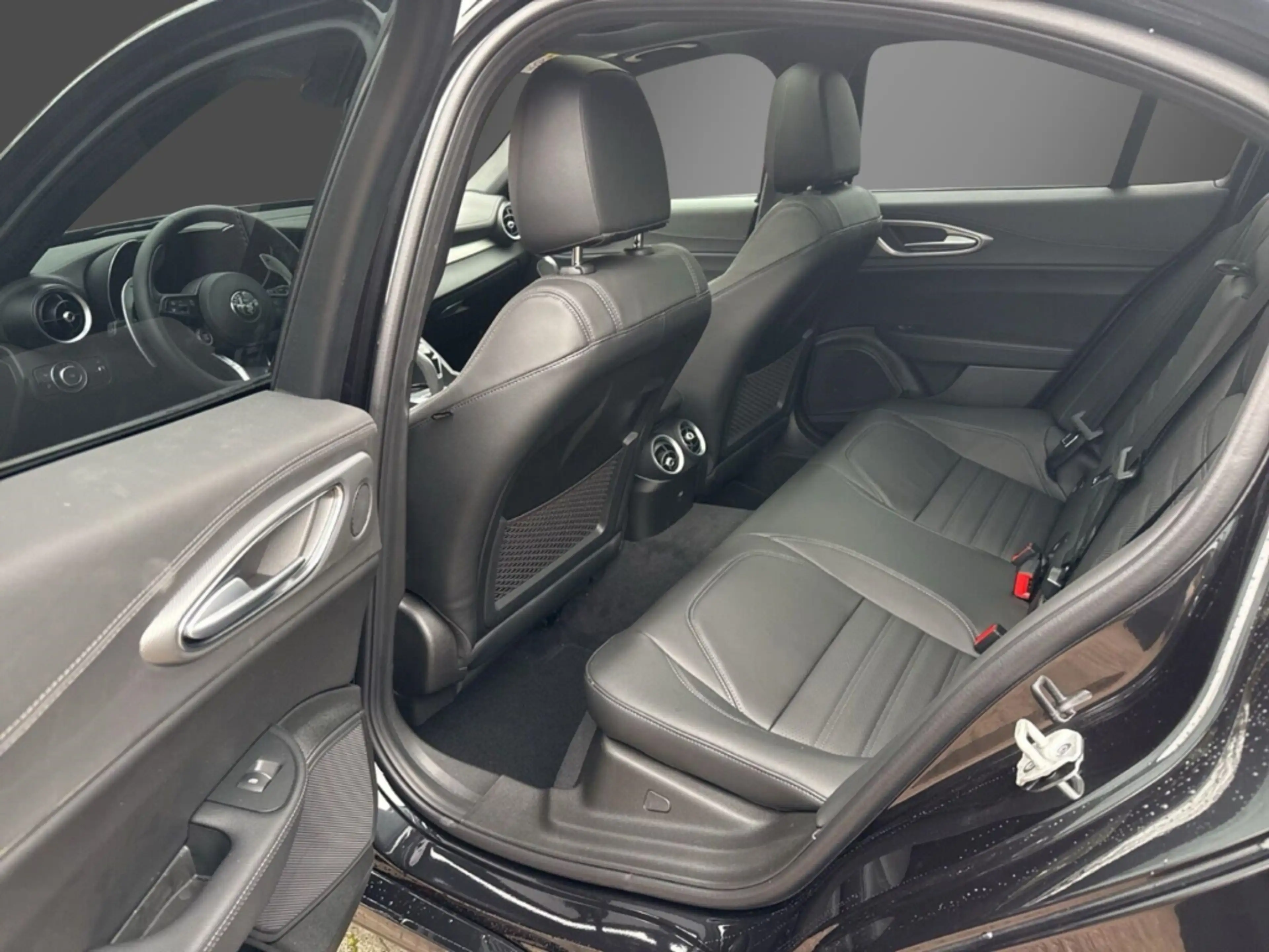 Alfa Romeo Giulia 2.2Diesel Q4 Veloce +HARMAN/KARDON+PANORAMADACH+ — photo 7