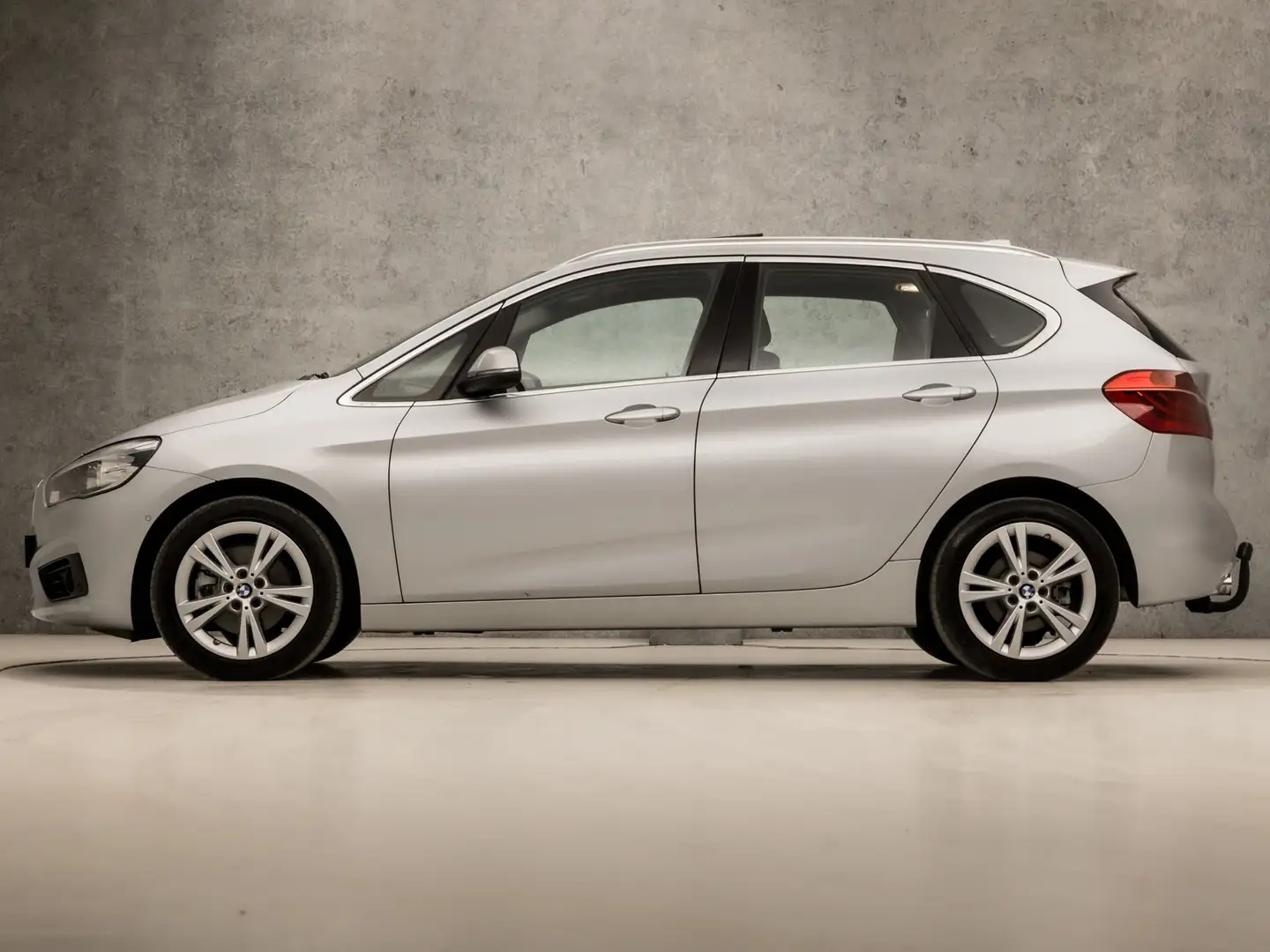 BMW 218 2-serie Active Tourer 218i High Executive Sportlin Grijs - 2
