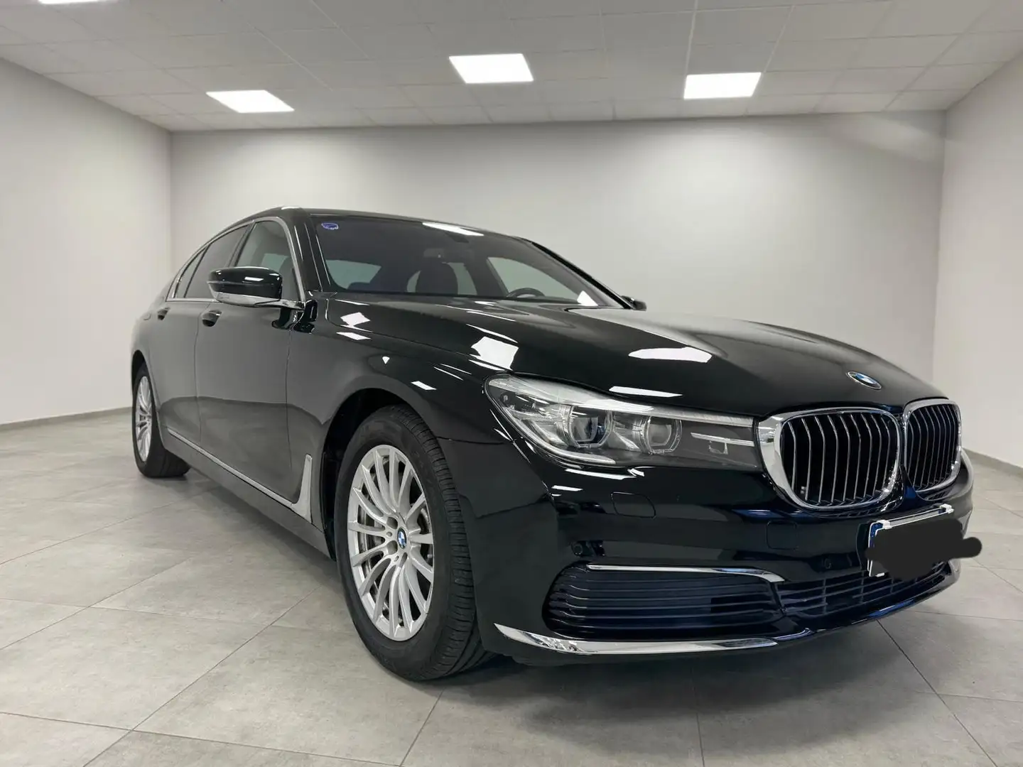 BMW 730 Serie 7 G/11-12 2015 730d Luxury auto Schwarz - 1