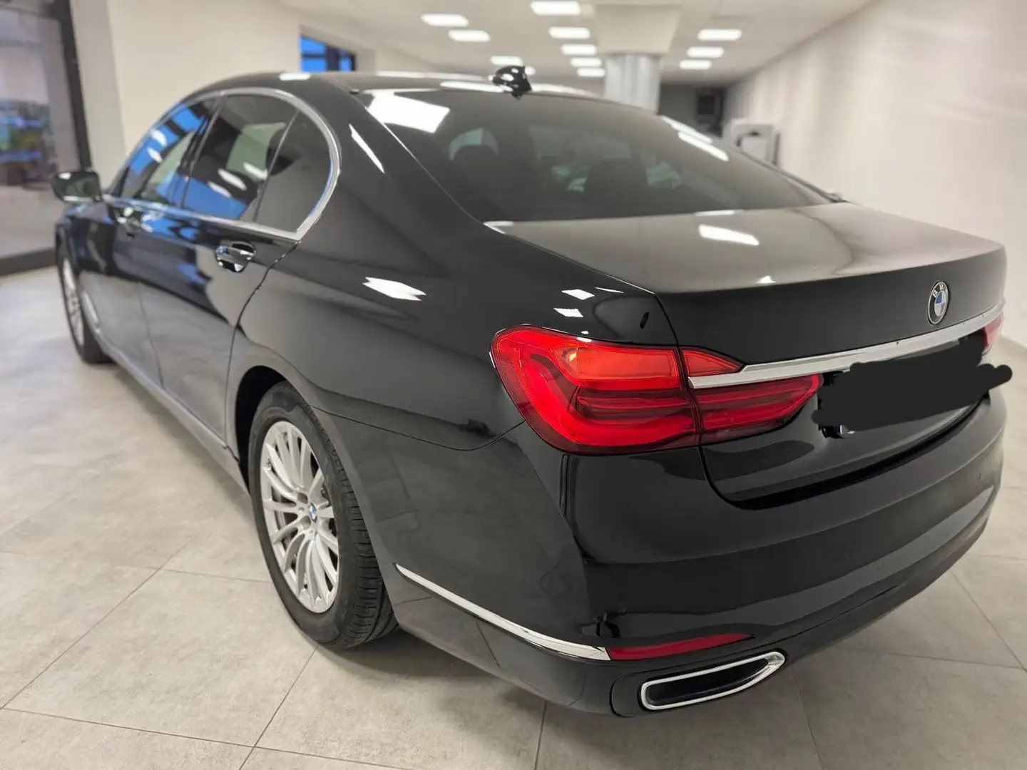 BMW 730 Serie 7 G/11-12 2015 730d Luxury auto Schwarz - 2