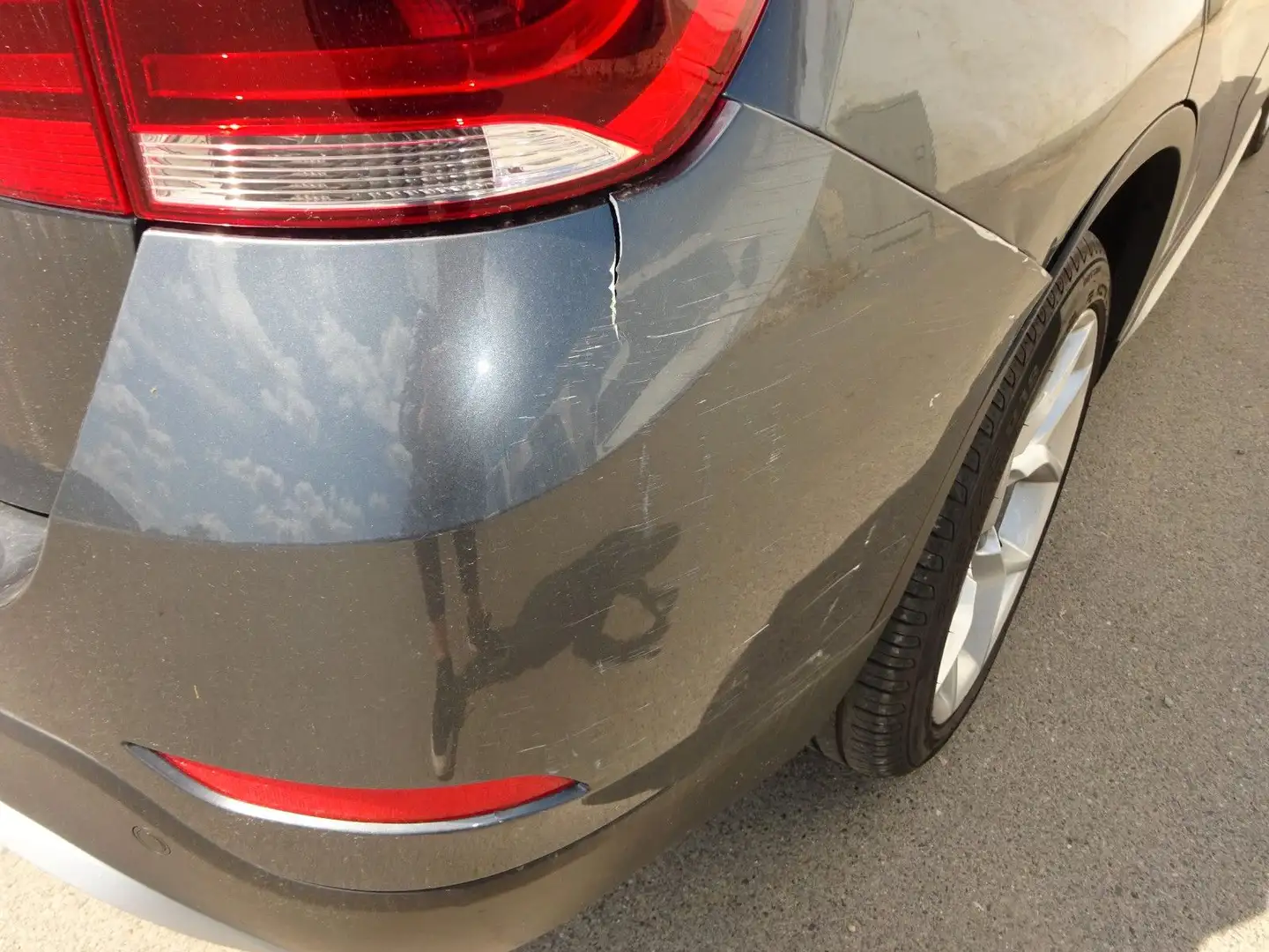 BMW X1 Baureihe 18 d xDrive/2. Hand/Euro 5 Gris - 2
