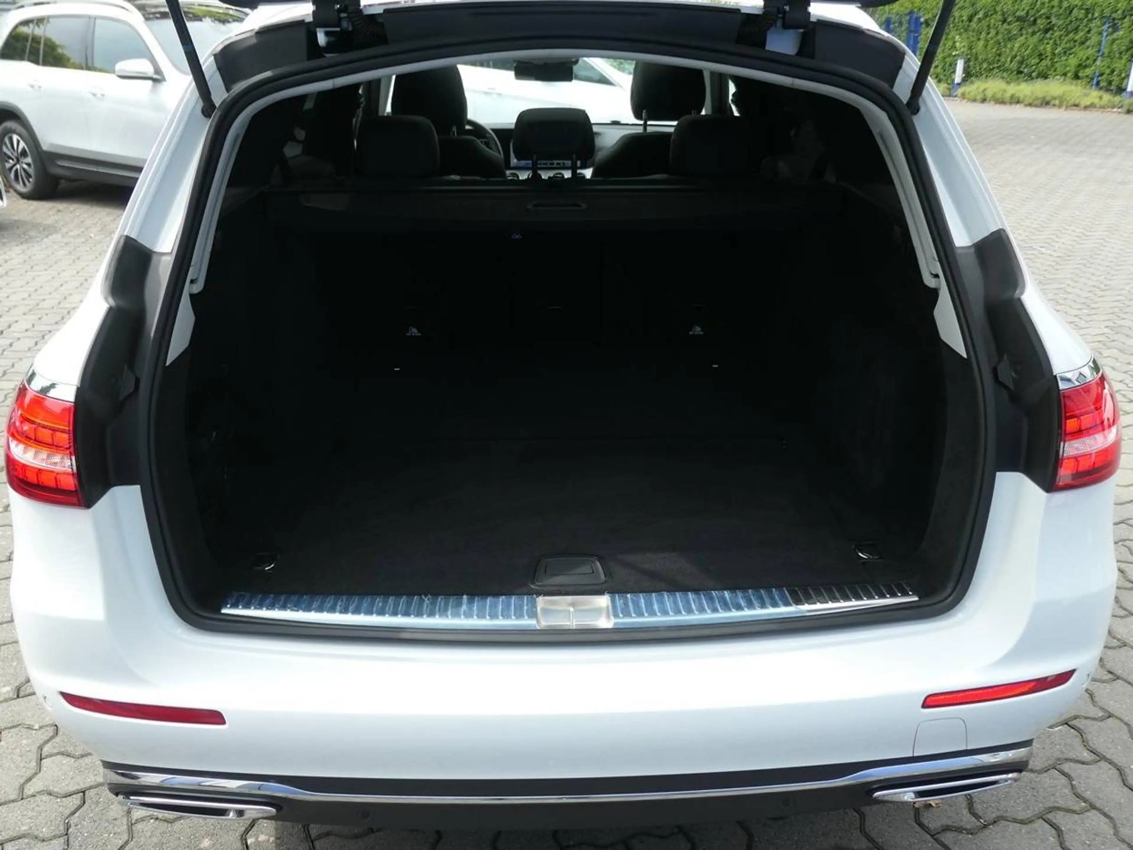 Mercedes-Benz E 220 E-Klasse T-Modell Diesel d T 9G-TRONIC Exclusive Panorama LED AHK Inspektion Neu Top Zustand! — photo 14
