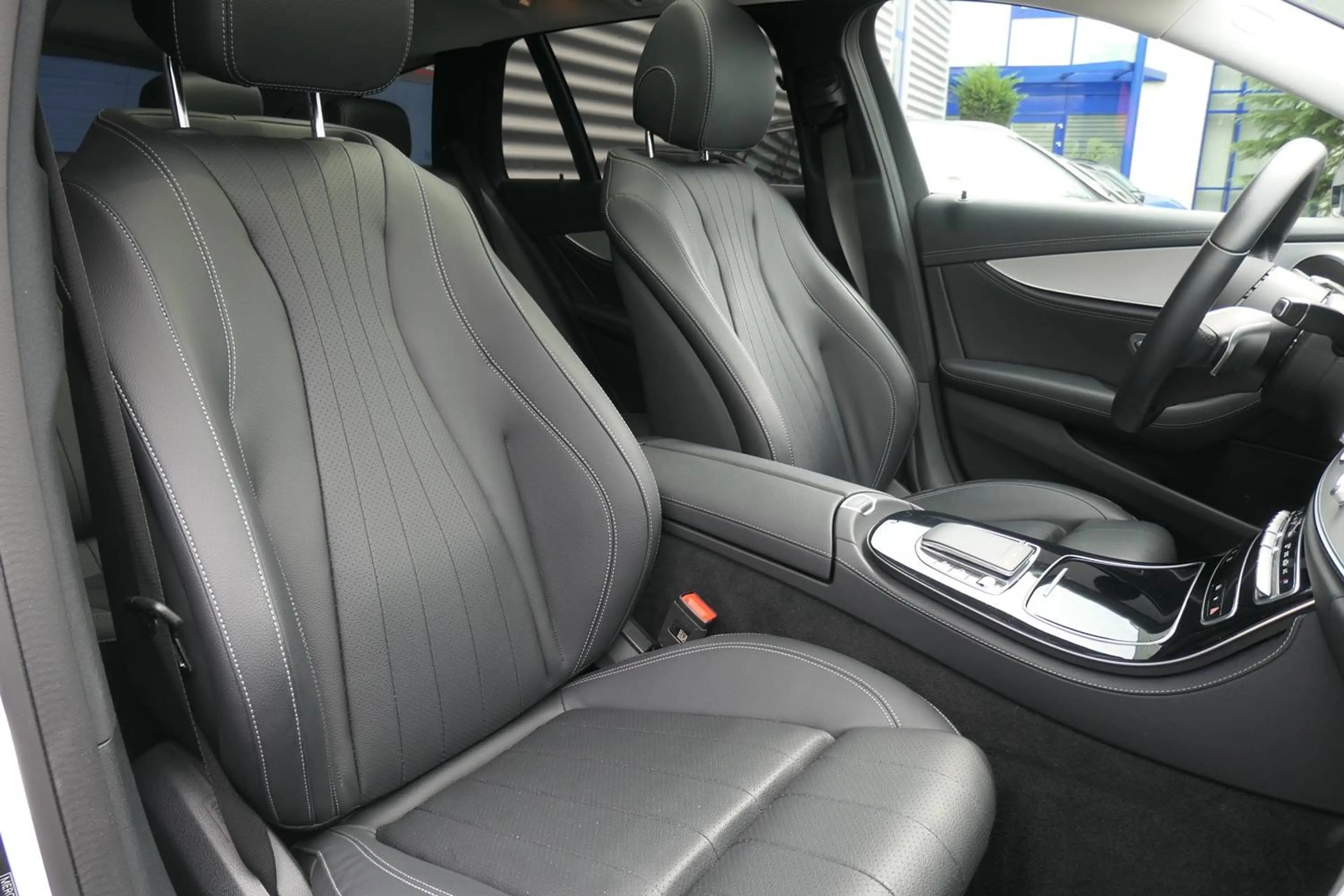 Mercedes-Benz E 220 E-Klasse T-Modell Diesel d T 9G-TRONIC Exclusive Panorama LED AHK Inspektion Neu Top Zustand! — photo 2