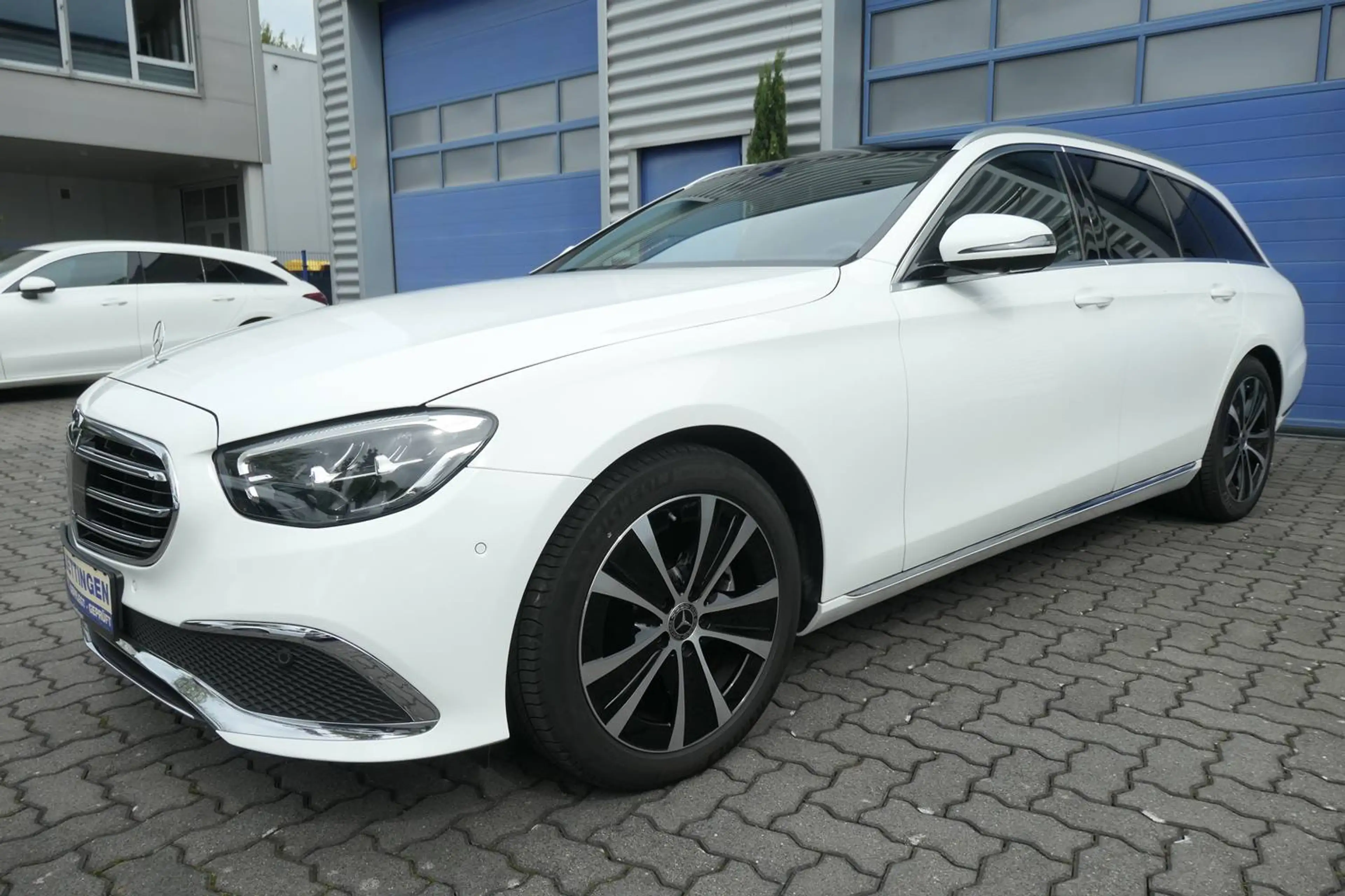Mercedes-Benz E 220 E-Klasse T-Modell Diesel d T 9G-TRONIC Exclusive Panorama LED AHK Inspektion Neu Top Zustand!