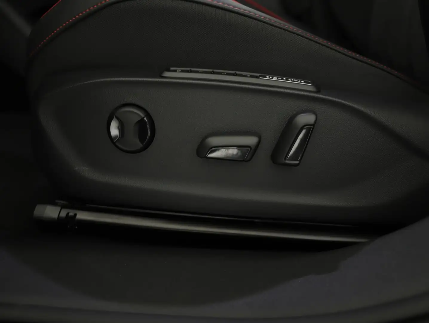 Volkswagen ID.7 Tourer GTX 4MOTION 250kW Business Schwarz - 2