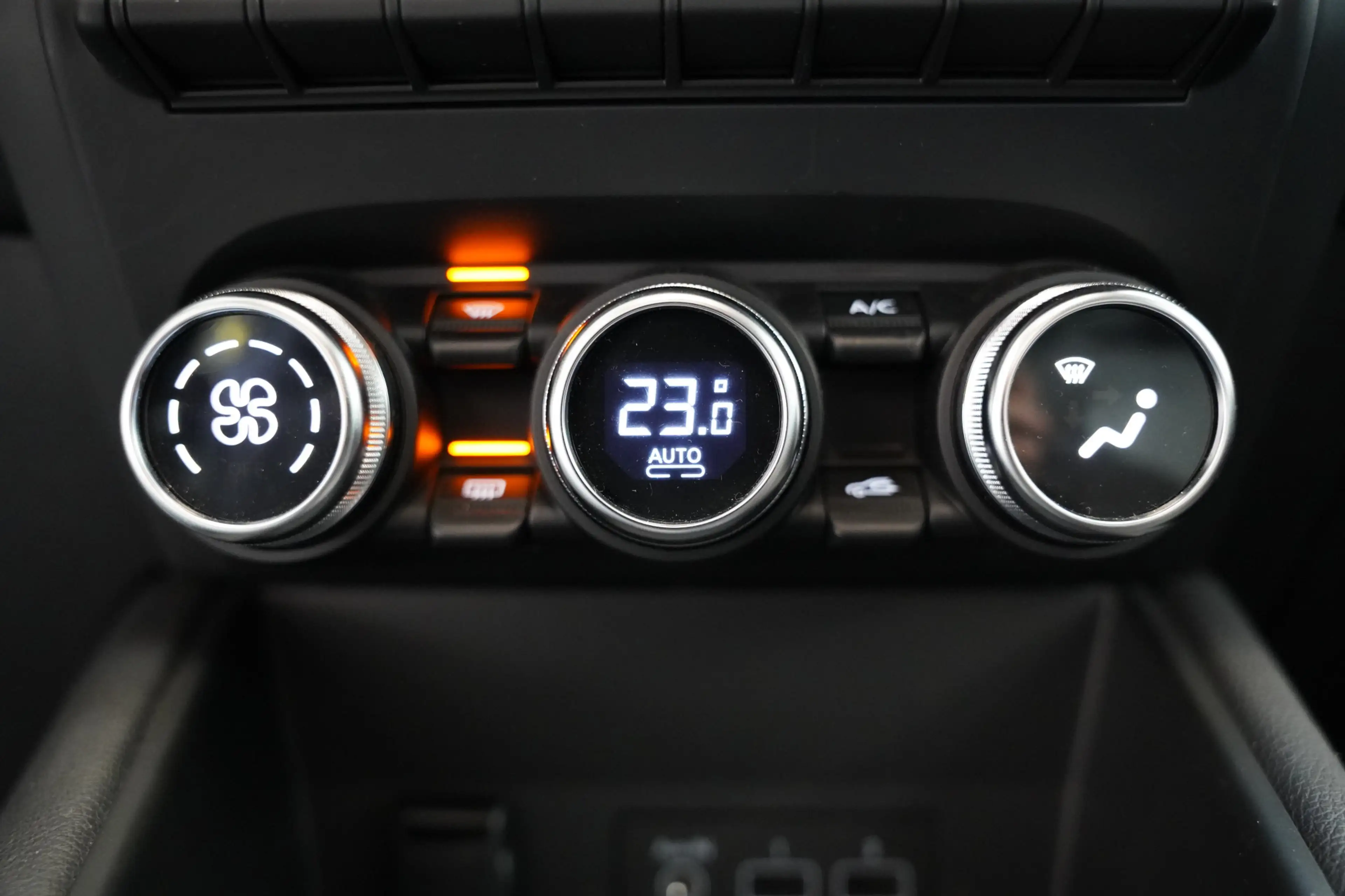 Renault Captur 1.6 E-Tech Plug-in Hybrid 160 Intens Full-led Stoe — photo 14