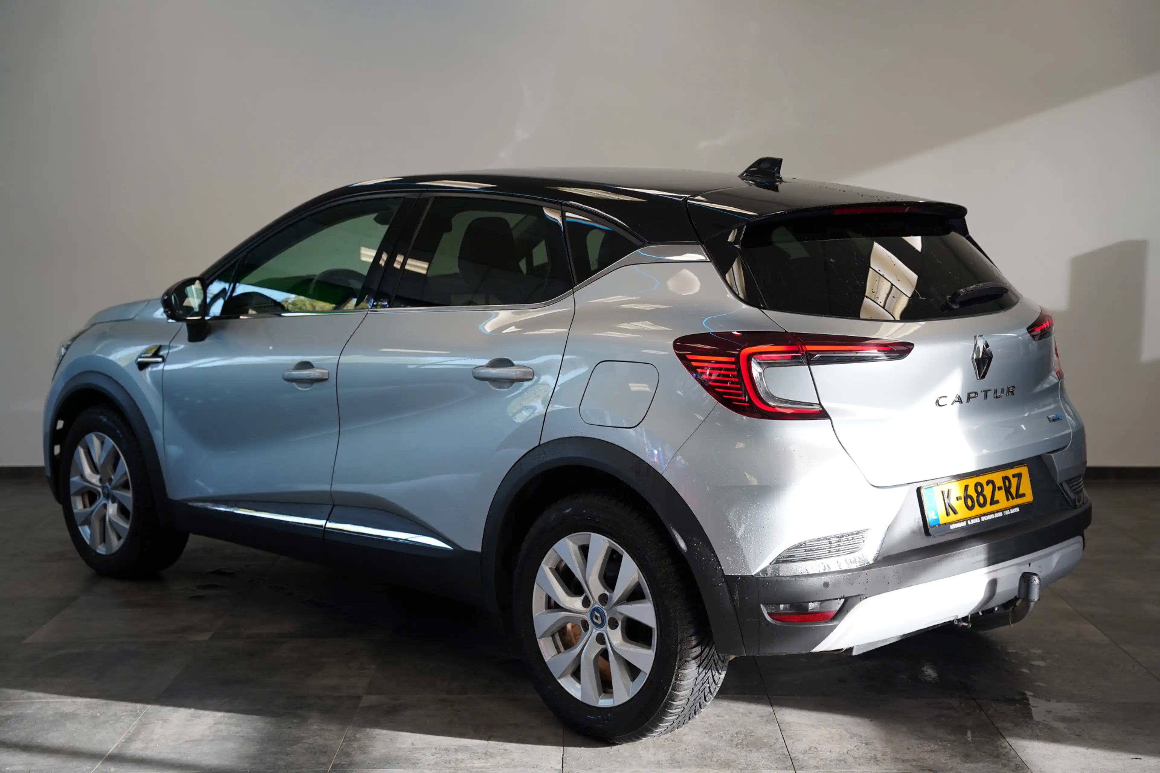 Renault Captur 1.6 E-Tech Plug-in Hybrid 160 Intens Full-led Stoe — photo 3