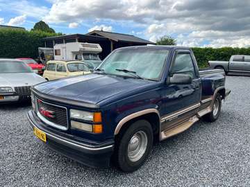 CHEVROLET V8