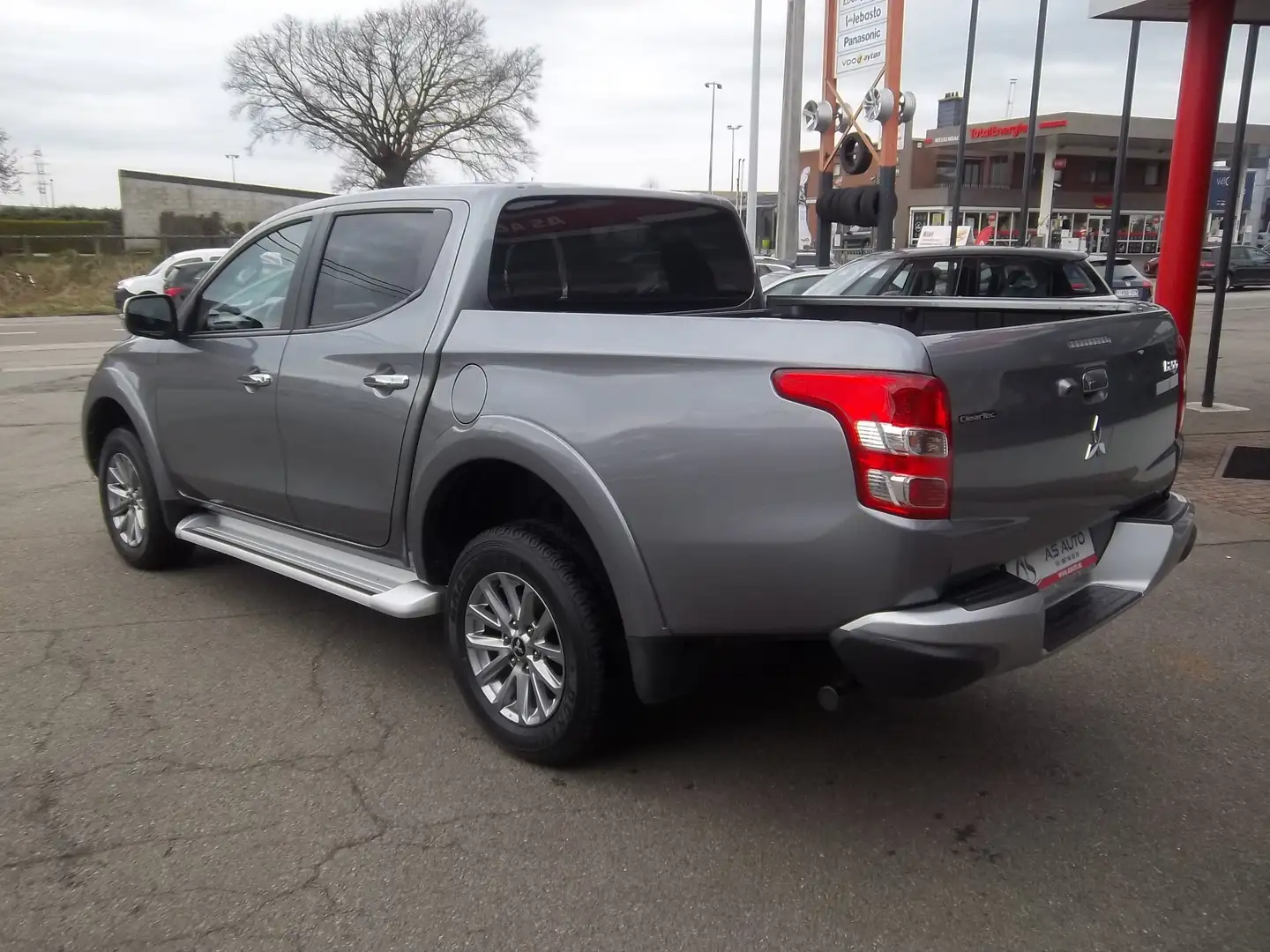 Mitsubishi L200 Utilitaire Double Cabine 2.4 DiD 181cv    5 Places Gris - 2
