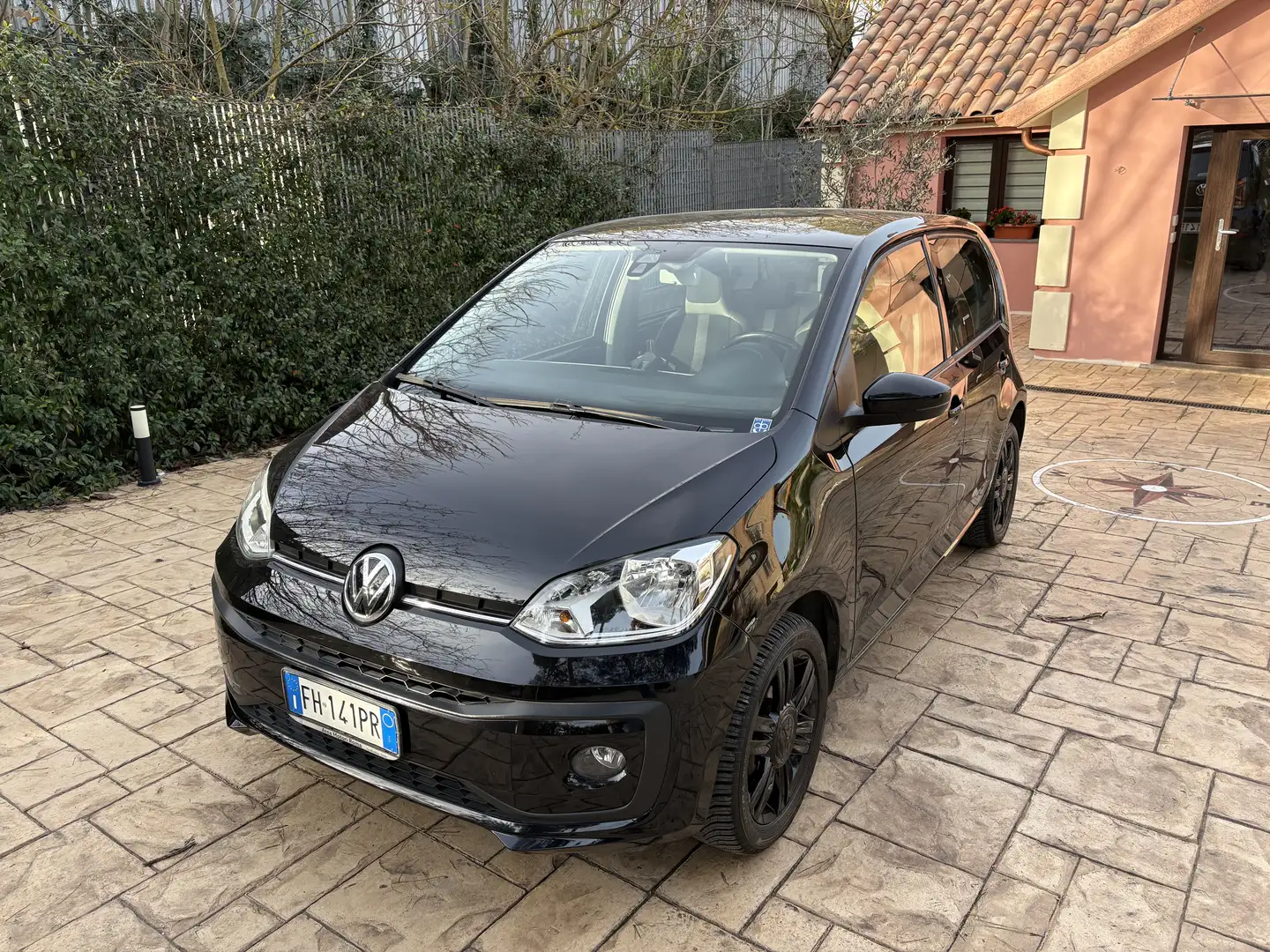 Volkswagen up! 5p 1.0 High 75cv asg - 1
