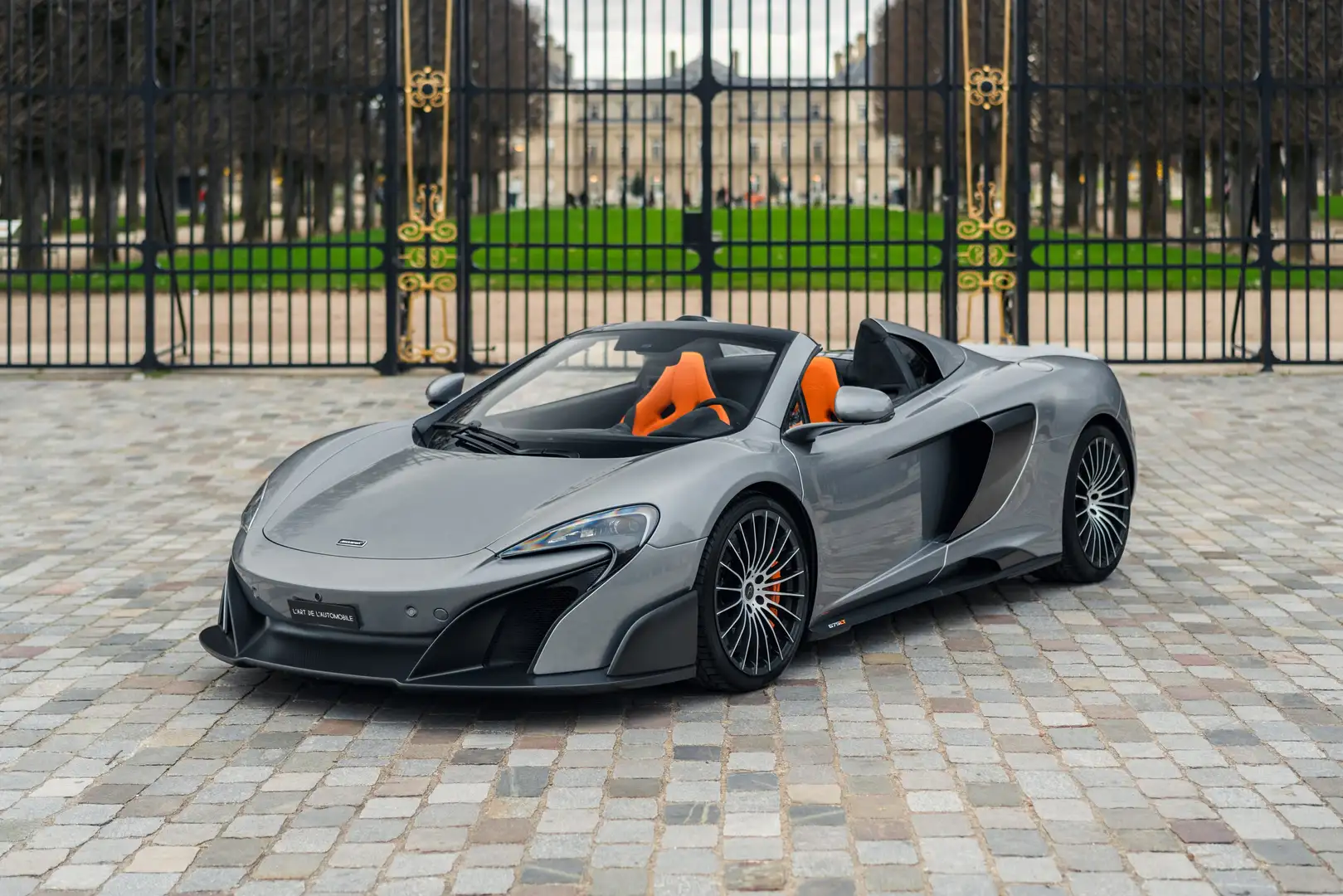 McLaren 675LT Spider V8 3.8 675 ch - Titanium Silver, 9 600 km Argent - 1