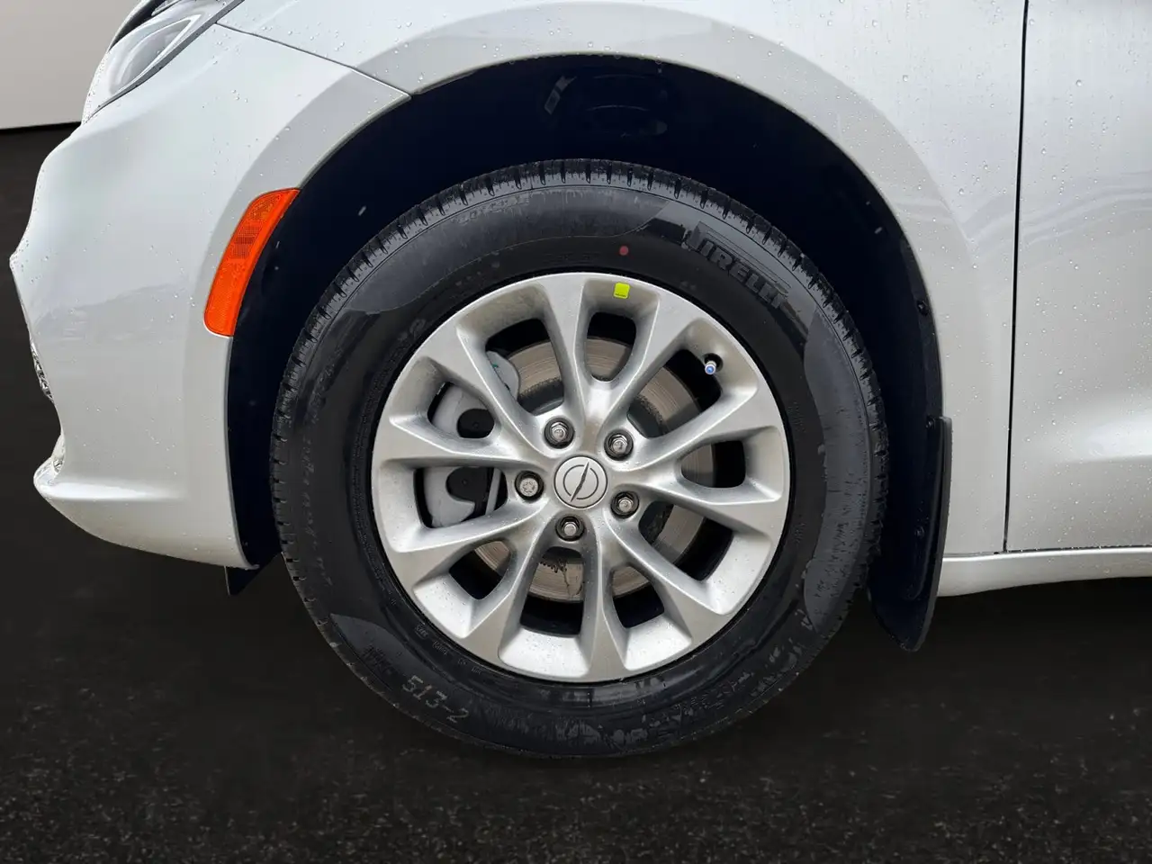 Chrysler Pacifica снимка Chrysler Pacifica