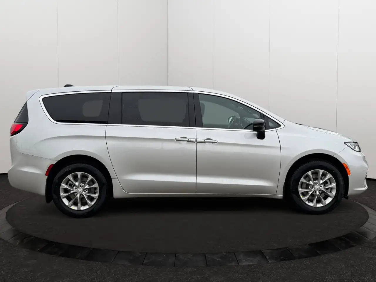 Chrysler Pacifica снимка Chrysler Pacifica