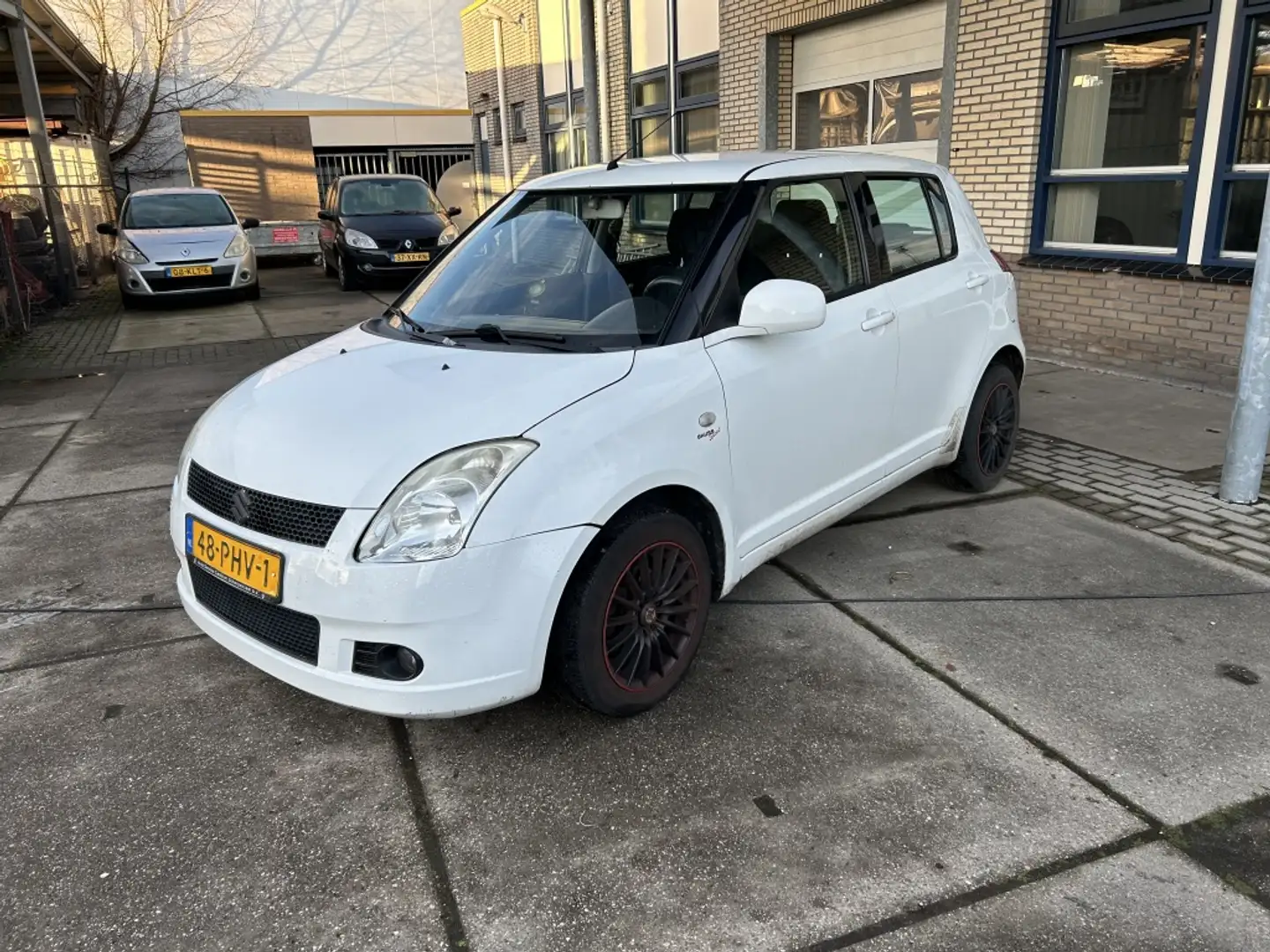 Suzuki Swift 1.3 Base Weiß - 1